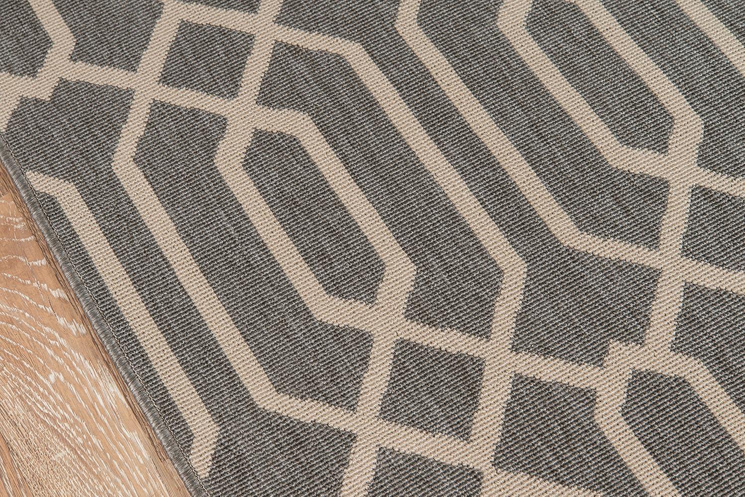 Elegant Gray Trellis Synthetic Rectangular Rug 6'7" x 9'6"