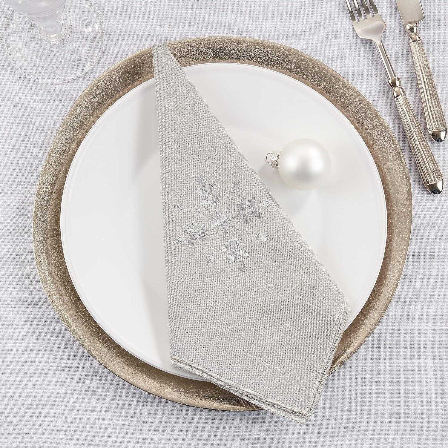 Saro Lifestyle Table Napkins With Snowflake Design (Set of 4)