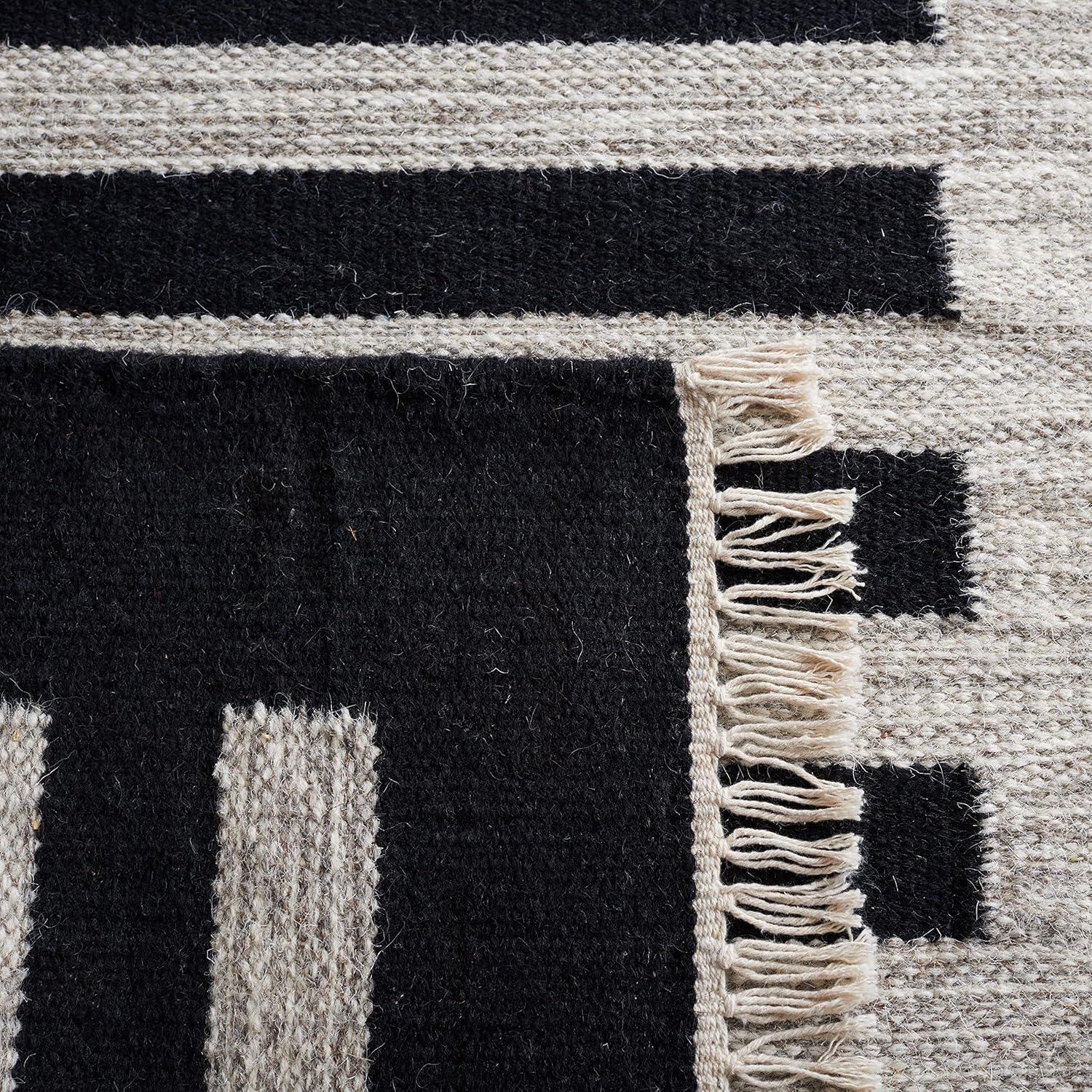 Safavieh STK806B Striped Kilim Beige / Black