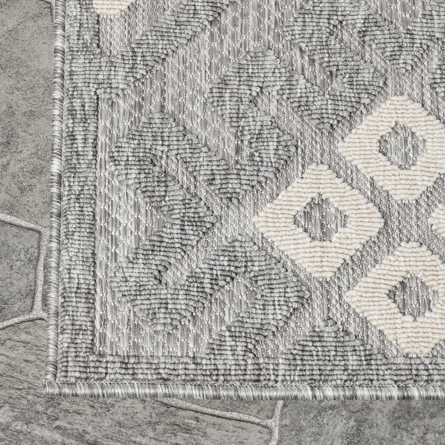 Modern Diamonds Geometric Indoor/Outdoor Area Rug, Gray, 5' 2" x 7' 2"