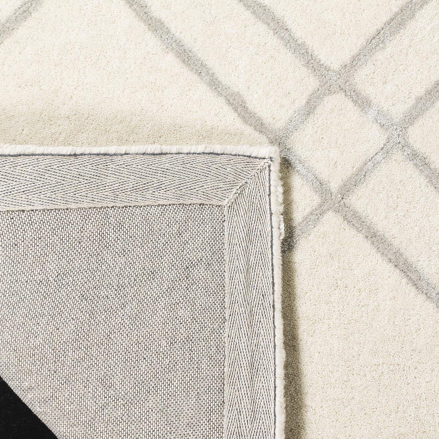 Himalaya HIM901 Handmade Area Rug - 4'x6' - Ivory/Silver - Safavieh