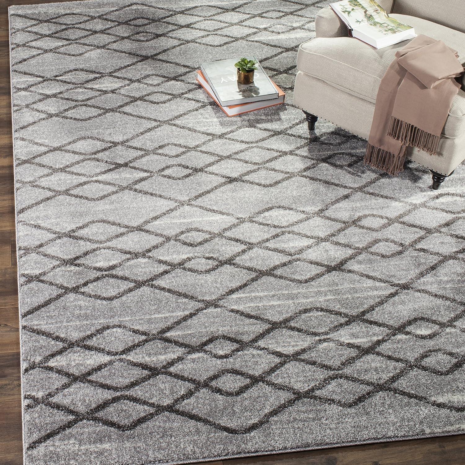 Gray Geometric 4' x 6' Wool and Synthetic Area Rug