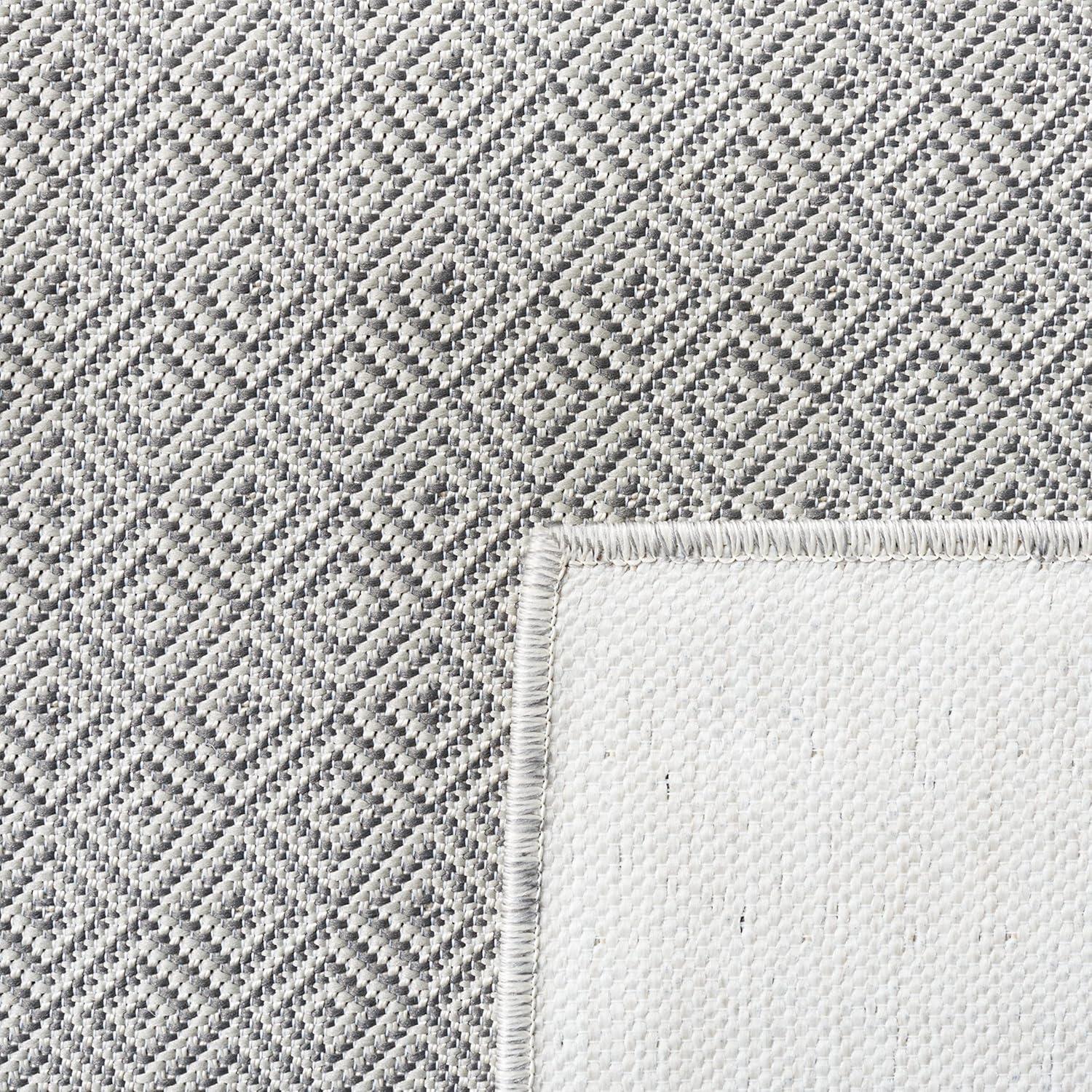 Hampton HTN230 Indoor/Outdoor Machine Made Area Rug - 5'1"x7'6" - Grey - Safavieh
