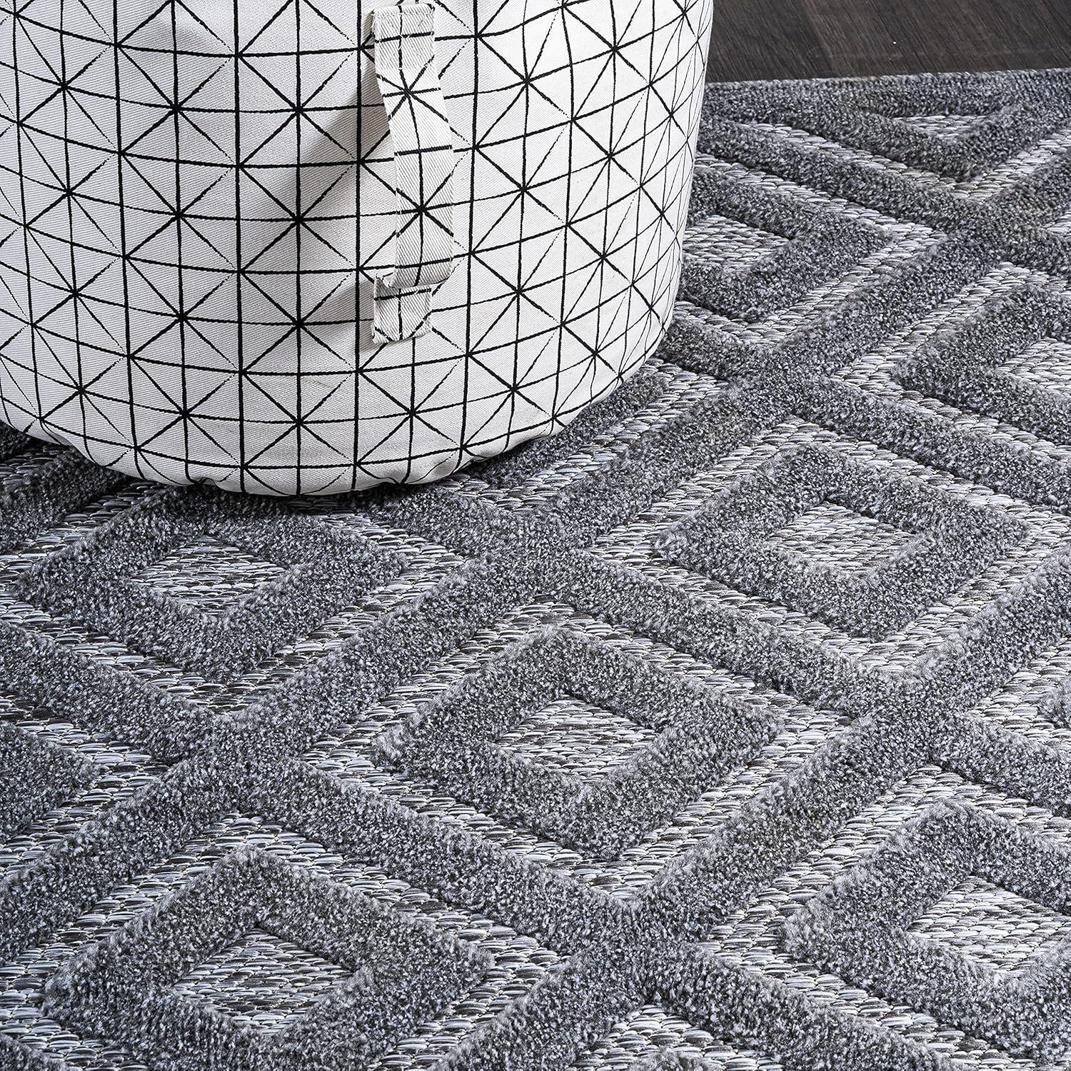 5' Round Portmany Neutral Diamond Trellis Indoor/Outdoor Area Rug, Dark Gray - JONATHAN Y