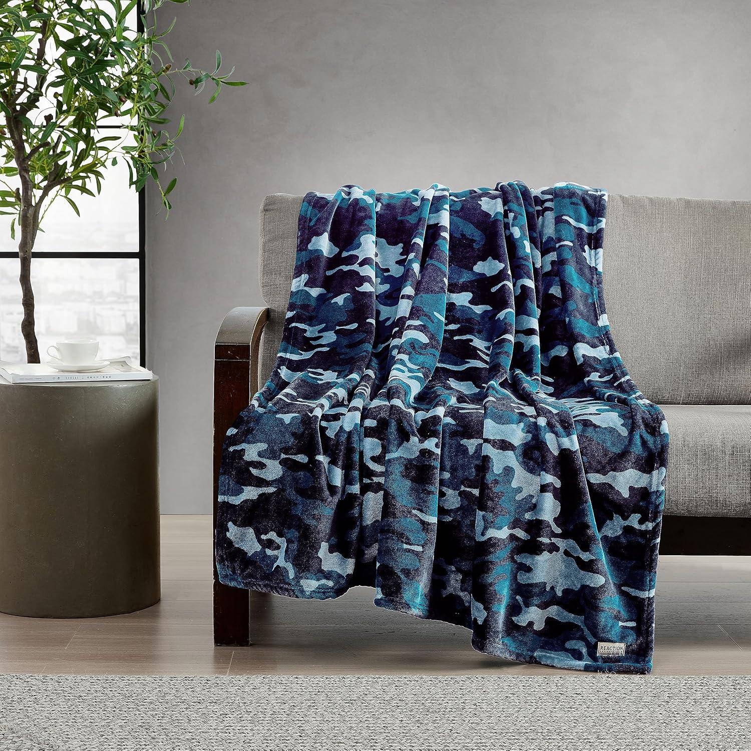 Kenneth Cole Reaction Plush Fleece Throw Blanket (Blend Out-Navy)-50" X 70"