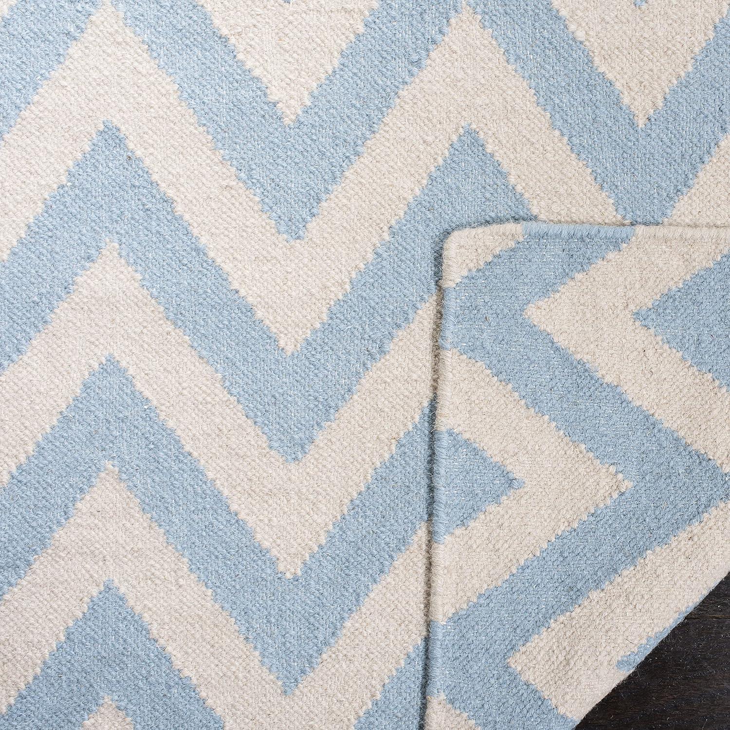 Ivory and Blue Geometric Wool Flatweave Rug, 2'6" x 4'