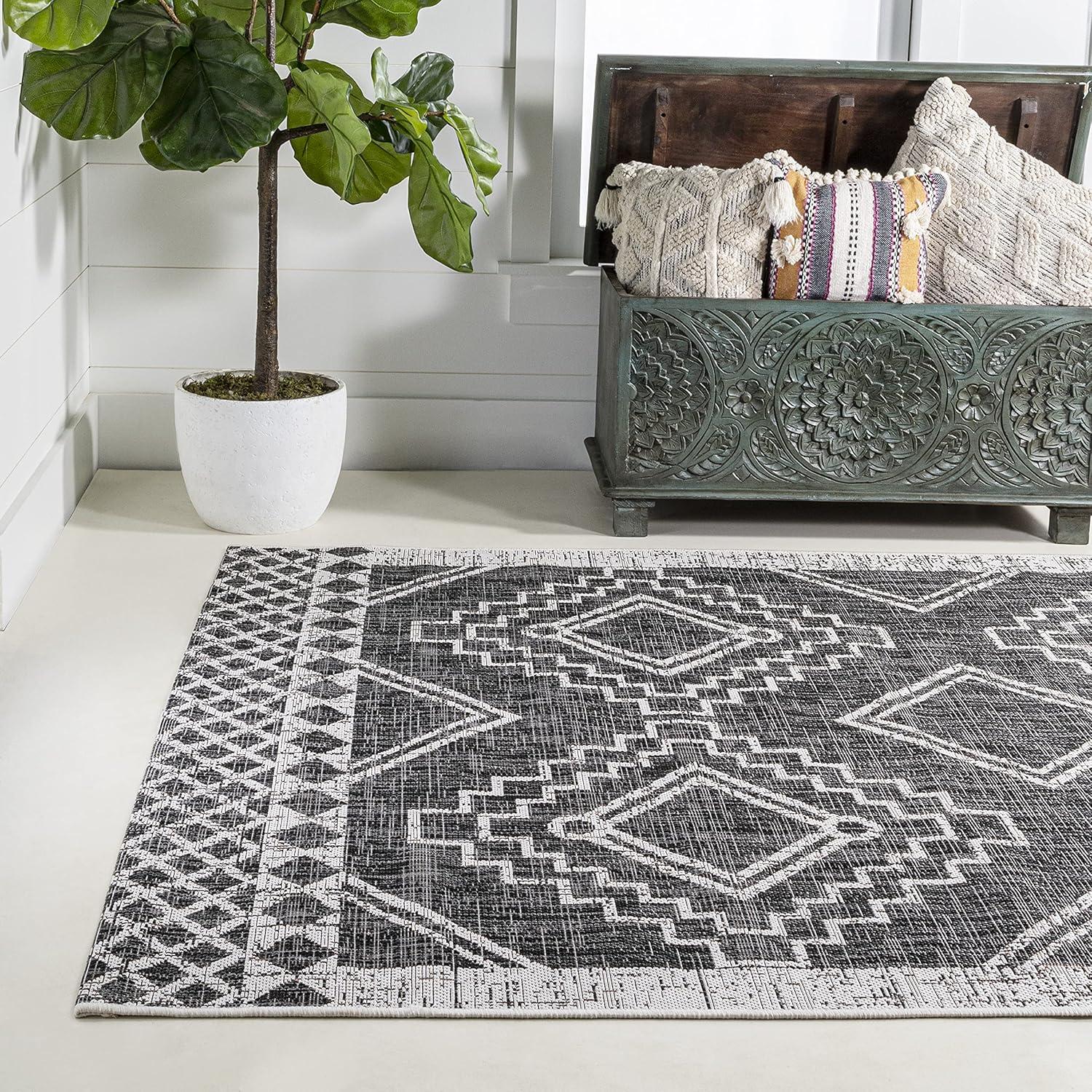 Marokko Diamond  Medallion Indoor/Outdoor Area Rug - JONATHAN Y