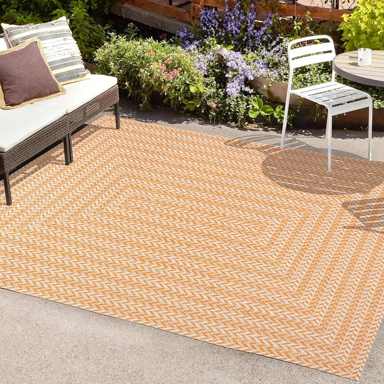 Chevron Modern Concentric Squares Indoor/Outdoor Area Rug - JONATHAN Y