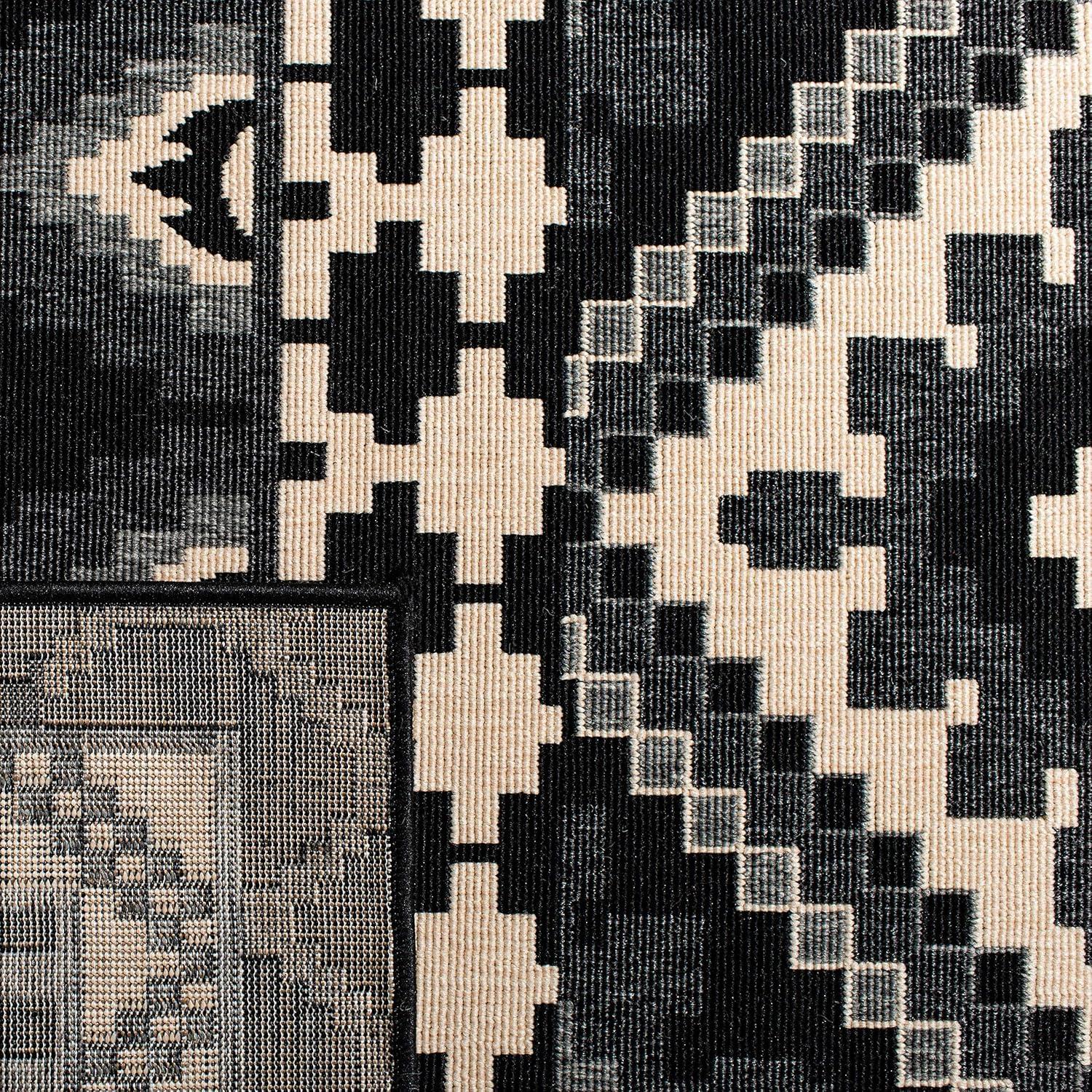 Veranda VER096 Power Loomed Indoor/Outdoor Accent Rug - Black/Beige - 2'7"x5' - Safavieh