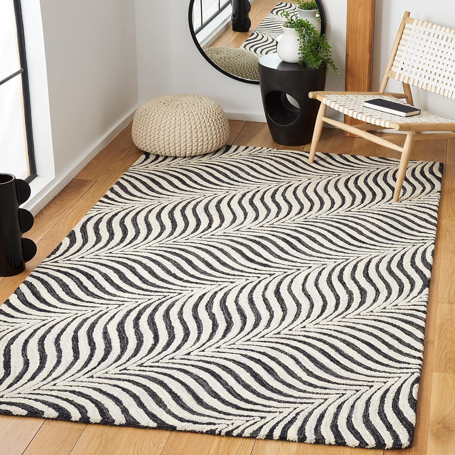 Black and White Hand-Tufted Wool 4' x 6' Area Rug