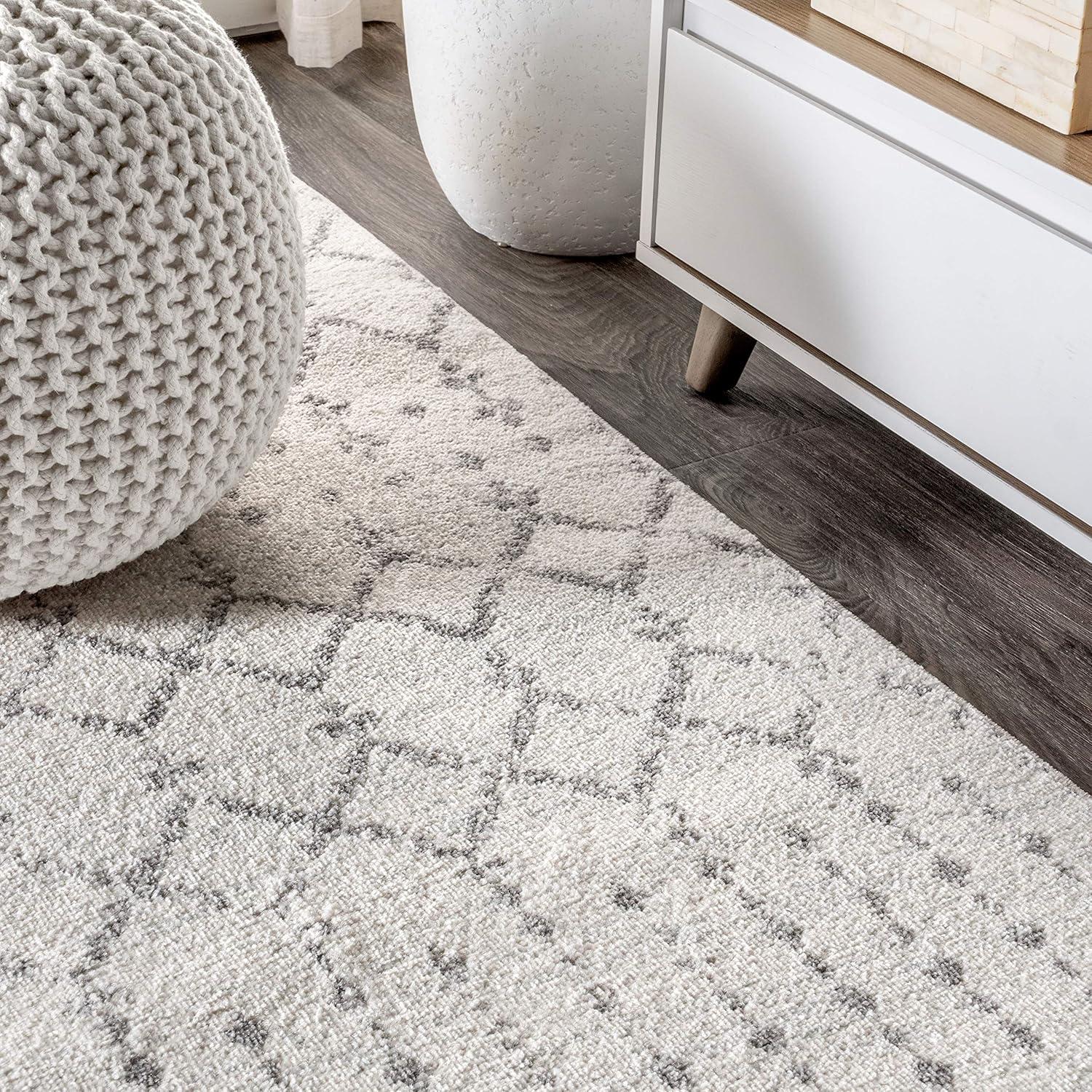 Cream and Gray Diamond Pattern Reversible Area Rug