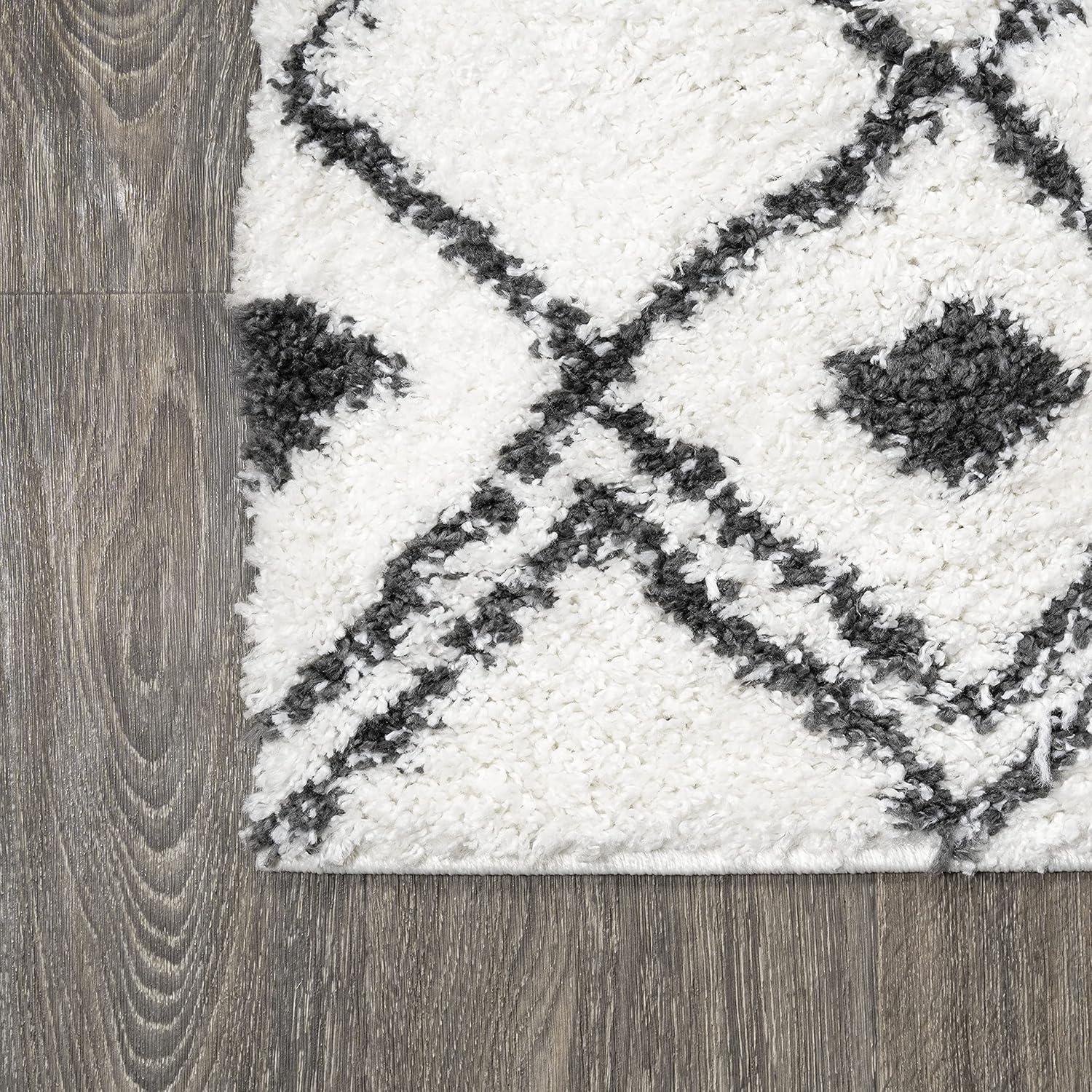 3'x5' Caimari Moroccan Diamond Shag Area Rug, White/Black - JONATHAN Y