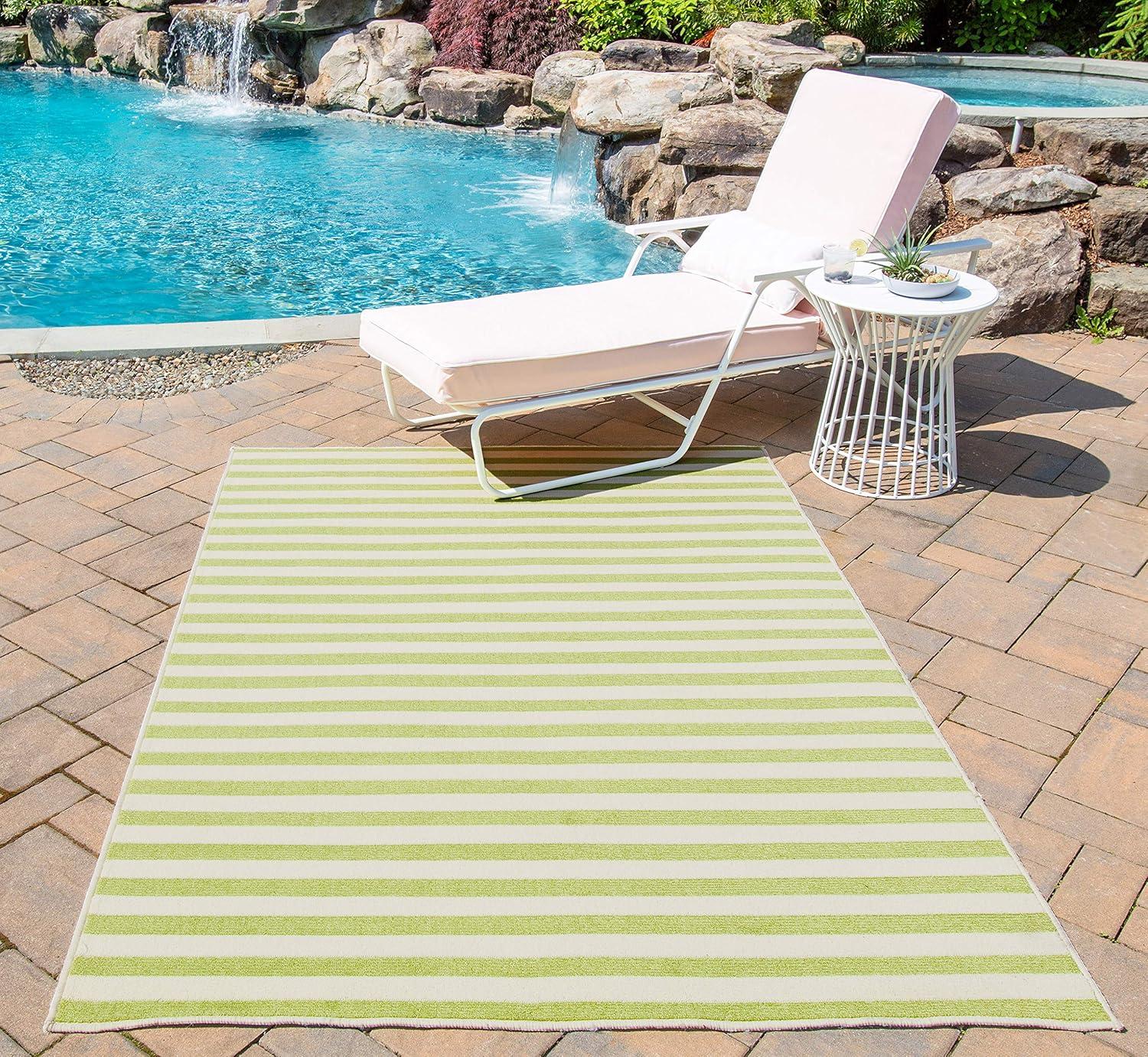 Momeni Baja 6'7" X 9'6" Transitional Rug in Green