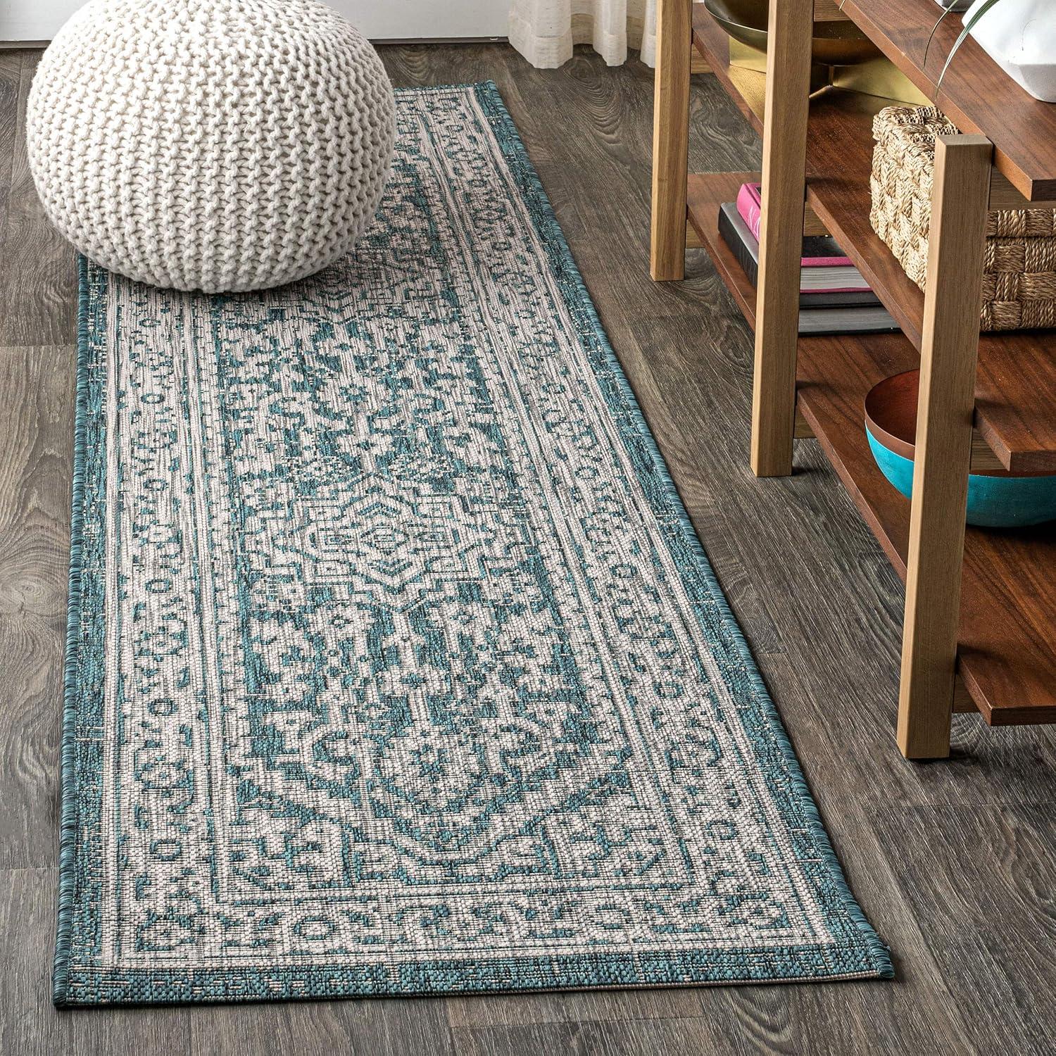 Sinjuri Medallion Textured Weave Indoor/Outdoor Area Rug - JONATHAN Y