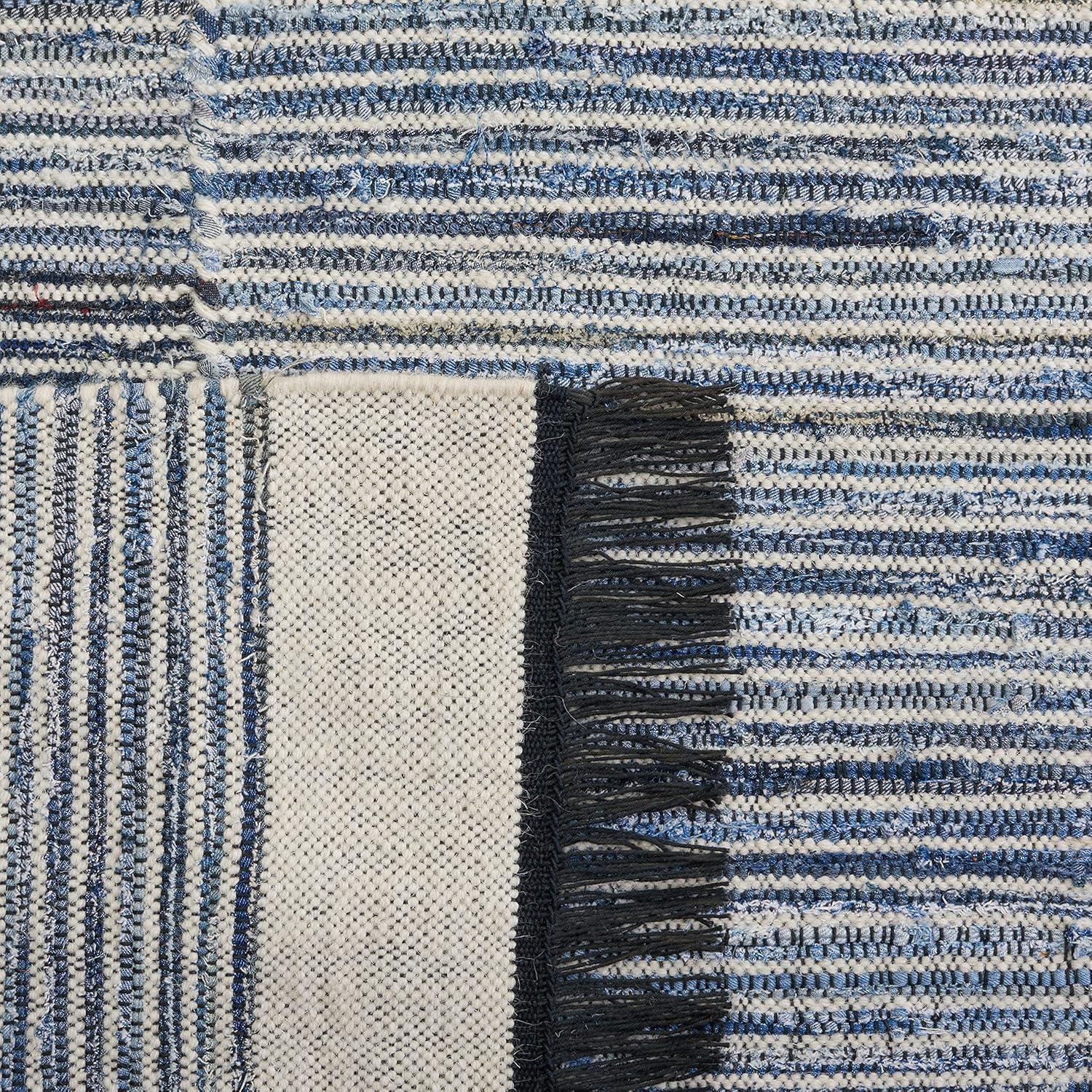 Kilim KLM310 Hand Woven Area Rug - Blue/Ivory - 4'x6' - Safavieh.