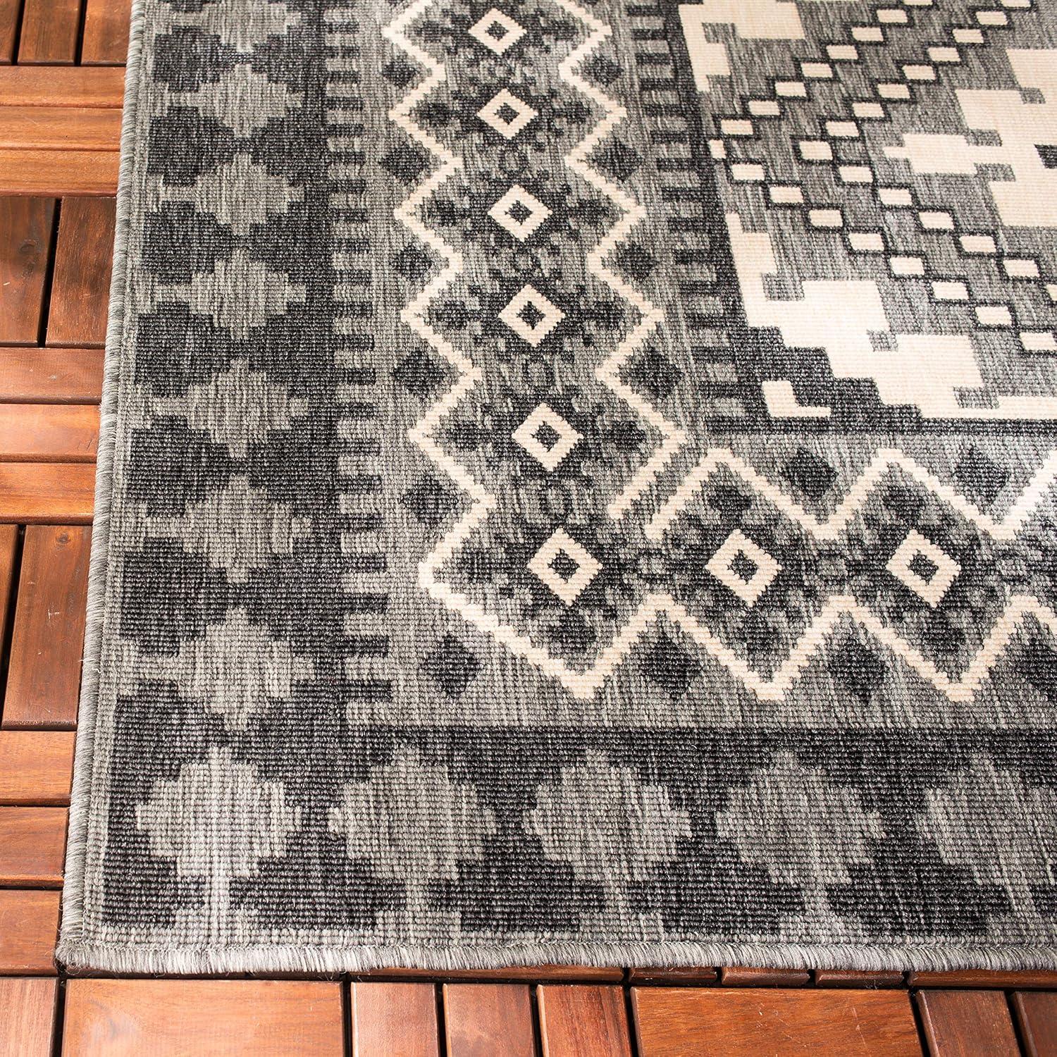 Veranda VER099 Power Loomed Indoor/Outdoor Runner Rug - Black/Creme - 2'3"x16' - Safavieh.