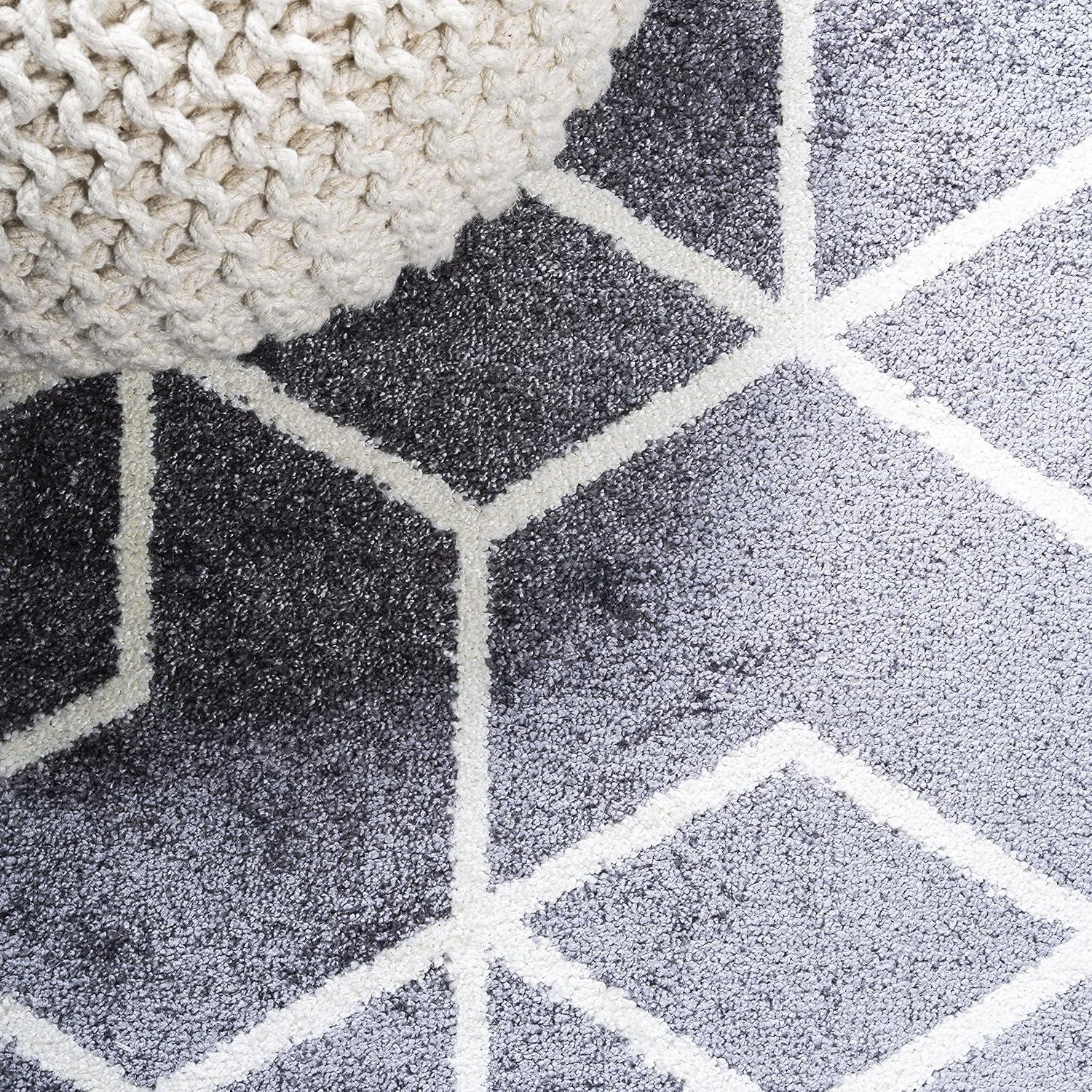 4'x6' Tumbling Blocks Modern Geometric Area Rug, Gray/White - JONATHAN Y