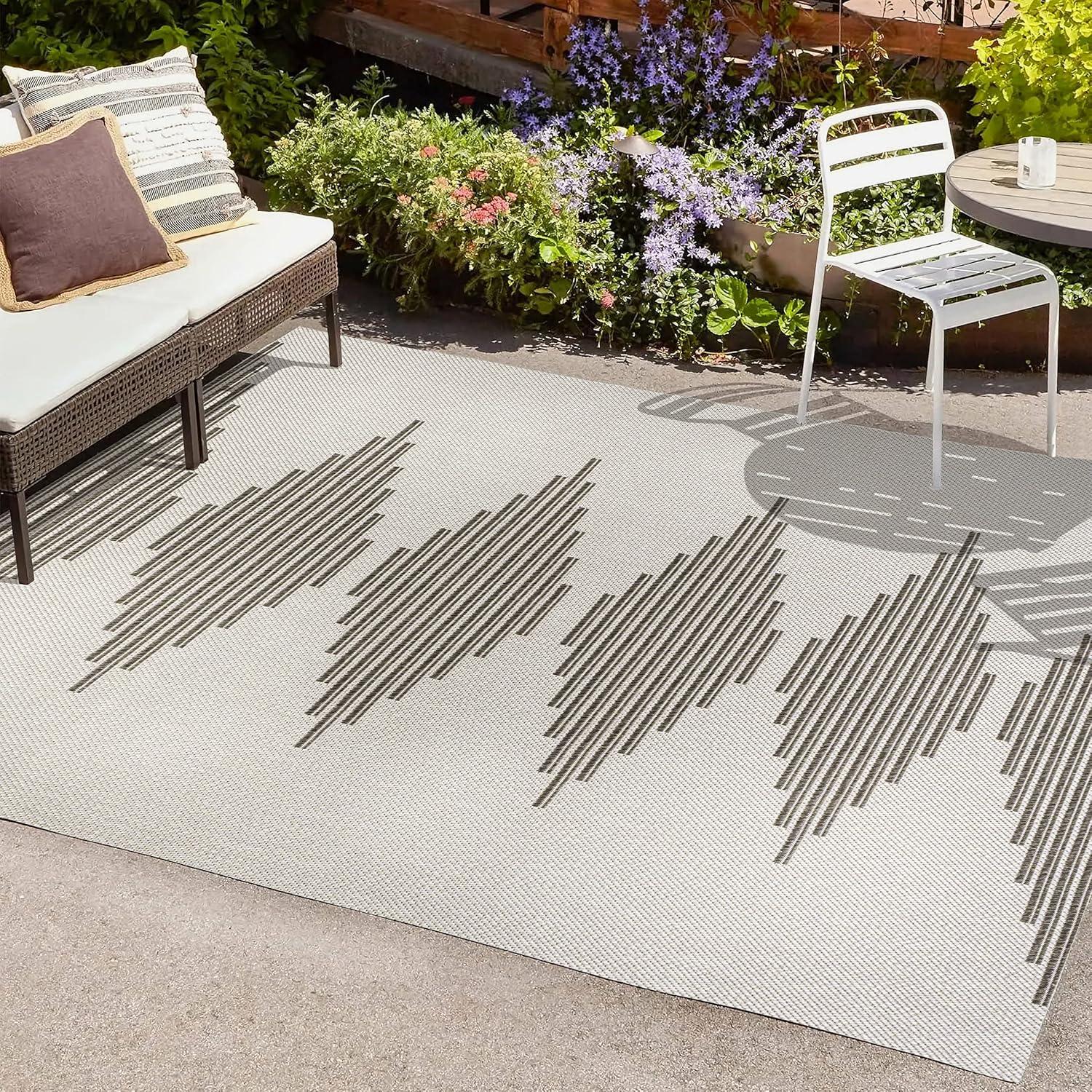 4' x 6' Vinales Diamond Stripe Indoor/Outdoor Area Rug, Light Gray/Black - JONATHAN Y