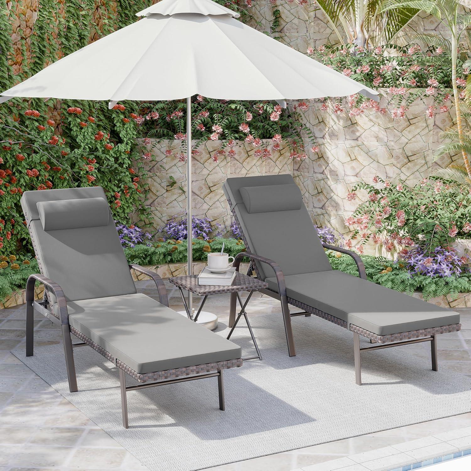 3 Pieces Patio Chaise Lounge Set Outdoor PE Rattan Armrest Lounge Chair Adjustable Backrest Reclining Chair with Folding Table and Cushion for Patio Poolside Backyard Porch Beach(Grey)