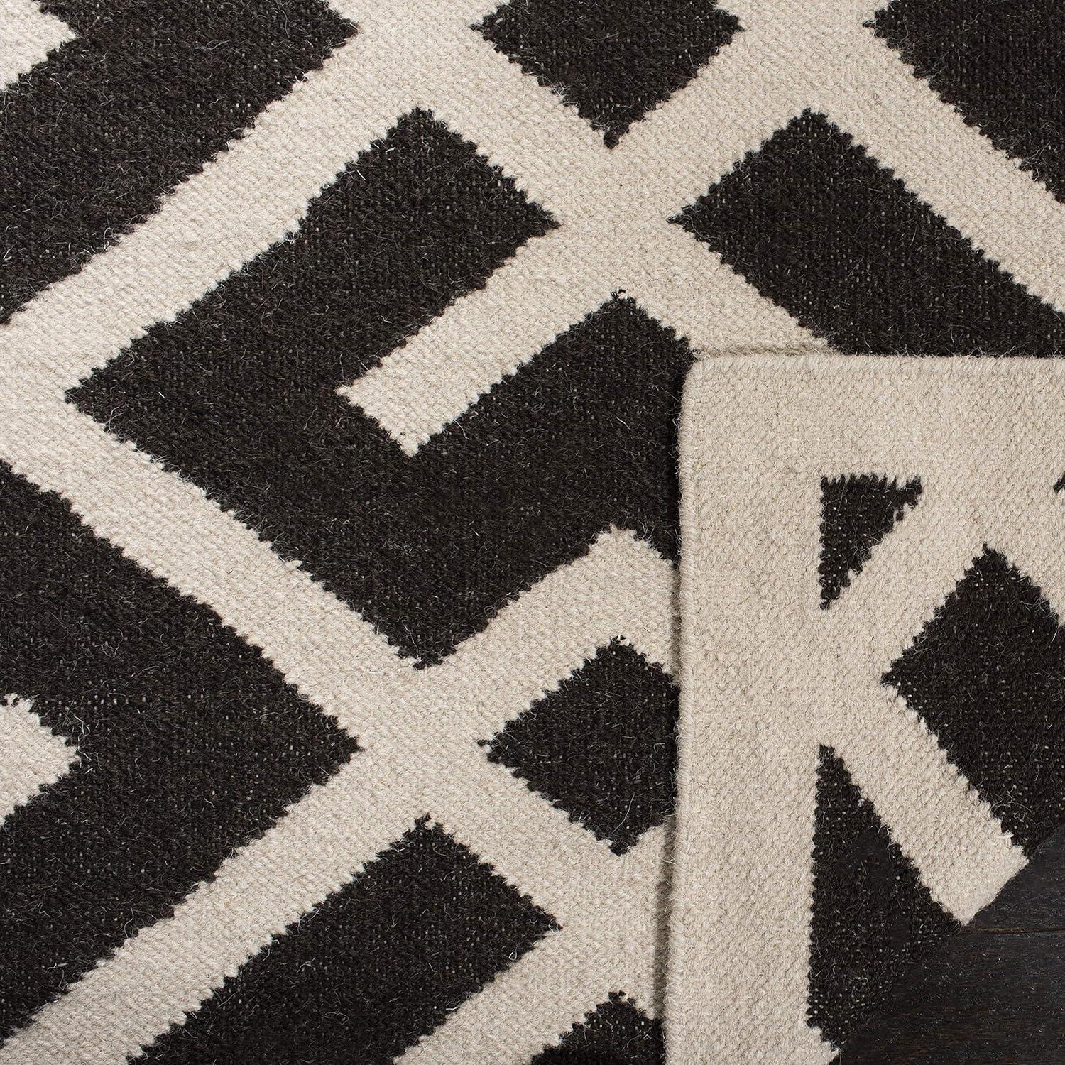 Handmade Geometric Black/Ivory Wool Area Rug 8' x 10'