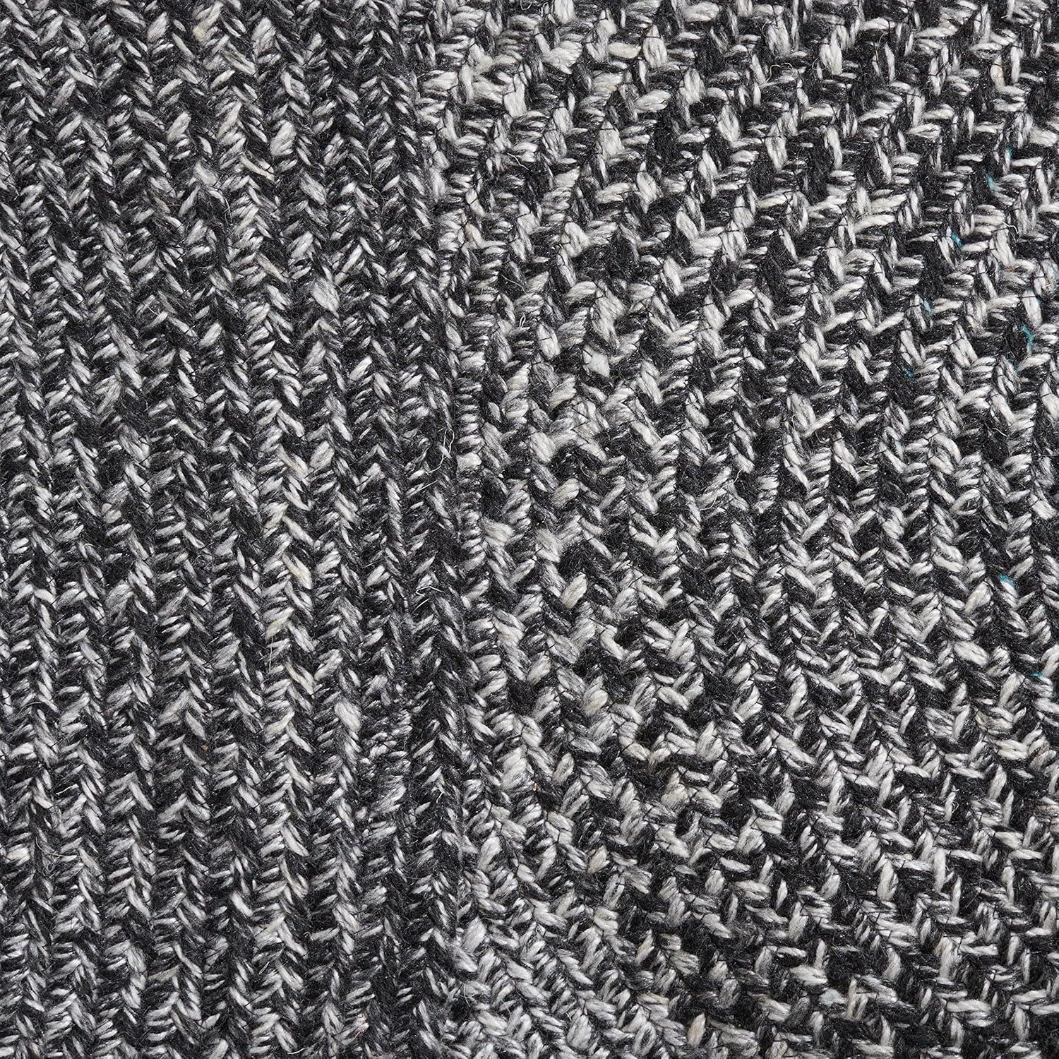 Braided BRD804 Hand Woven Area Rug - Black/Ivory - 4' round - Safavieh.