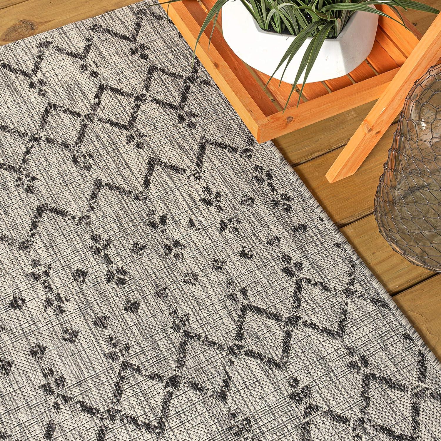 5'x8' Ourika Moroccan Geometric Textured Weave Indoor/Outdoor Area Rug, Light Gray/Black - JONATHAN Y