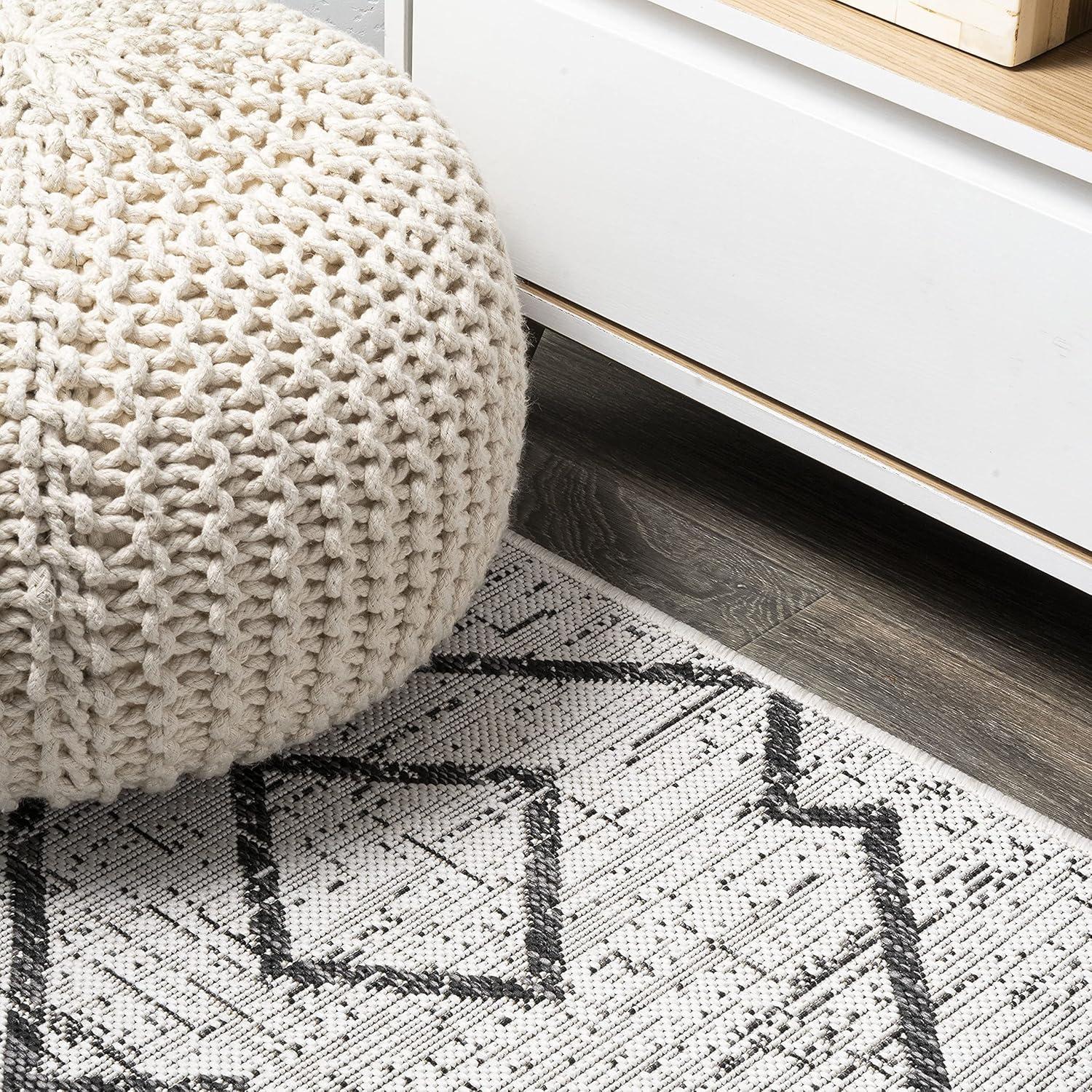 2'x10' Carwa Diamond Trellis Indoor/Outdoor Runner Rug, Ivory/Black - JONATHAN Y