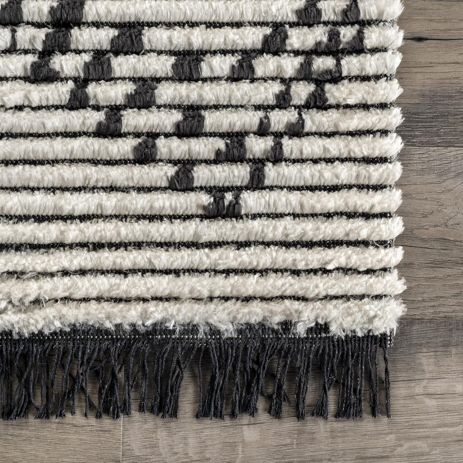 nuLOOM Jaycee Abstract Soft Shaggy Textured Fringe Area Rug, 5' 3" x 7' 6", Beige