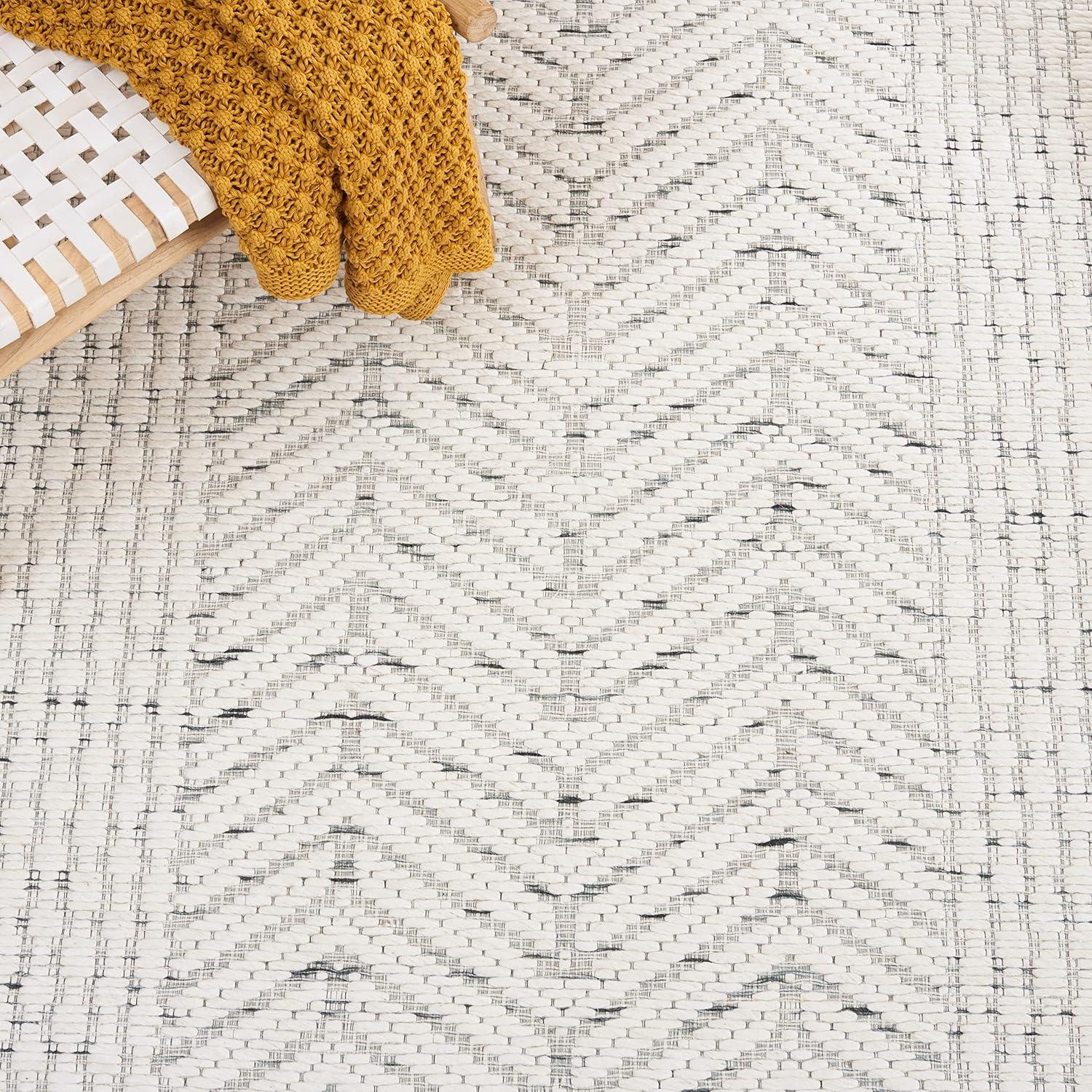 Marbella MRB427 Hand Woven Indoor Area Rug - Ivory/Green - 6'x9' - Safavieh