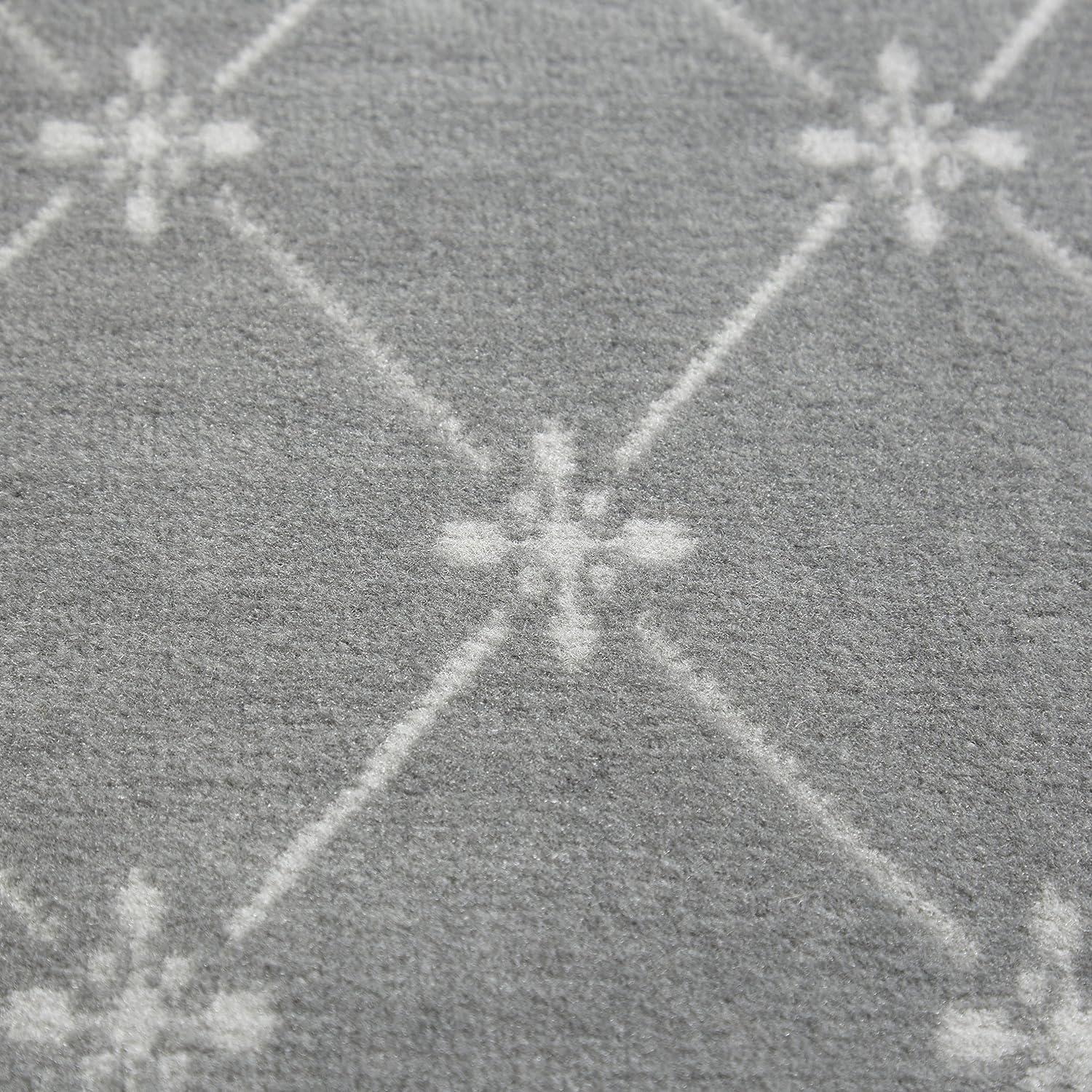 Elegant Gray Diamond-Floral 44" Synthetic Area Rug