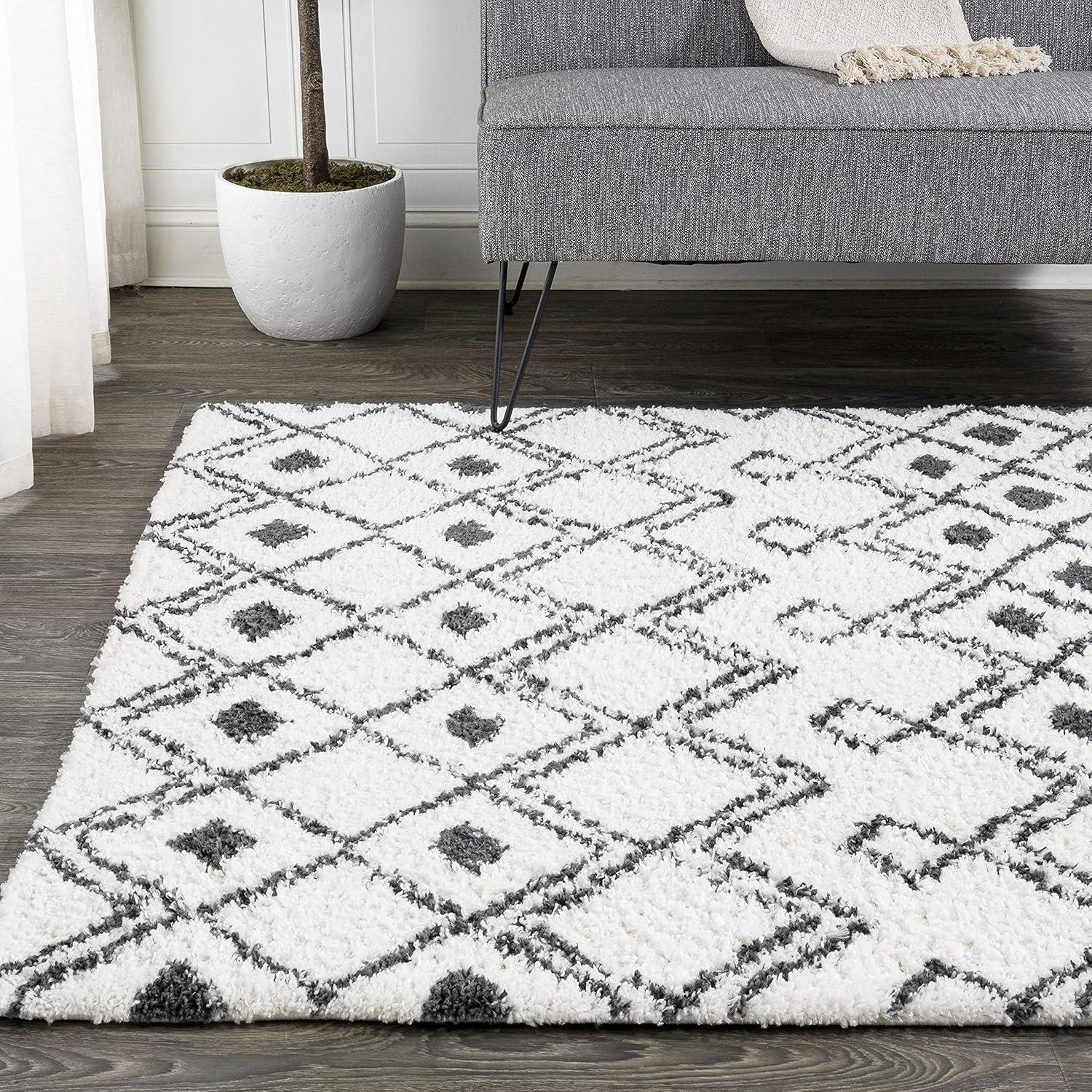 3'x5' Caimari Moroccan Diamond Shag Area Rug, White/Black - JONATHAN Y