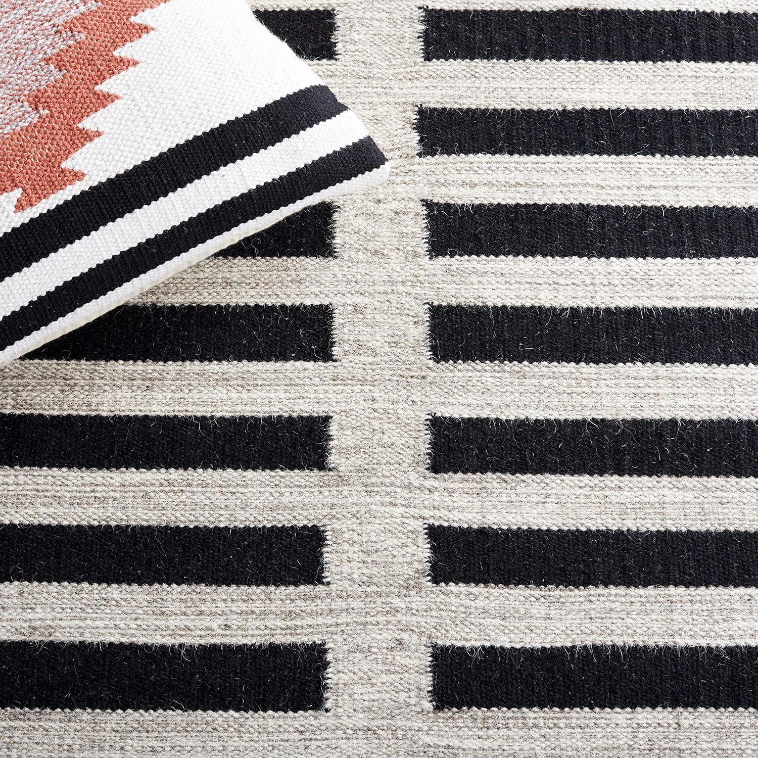 Safavieh STK806B Striped Kilim Beige / Black