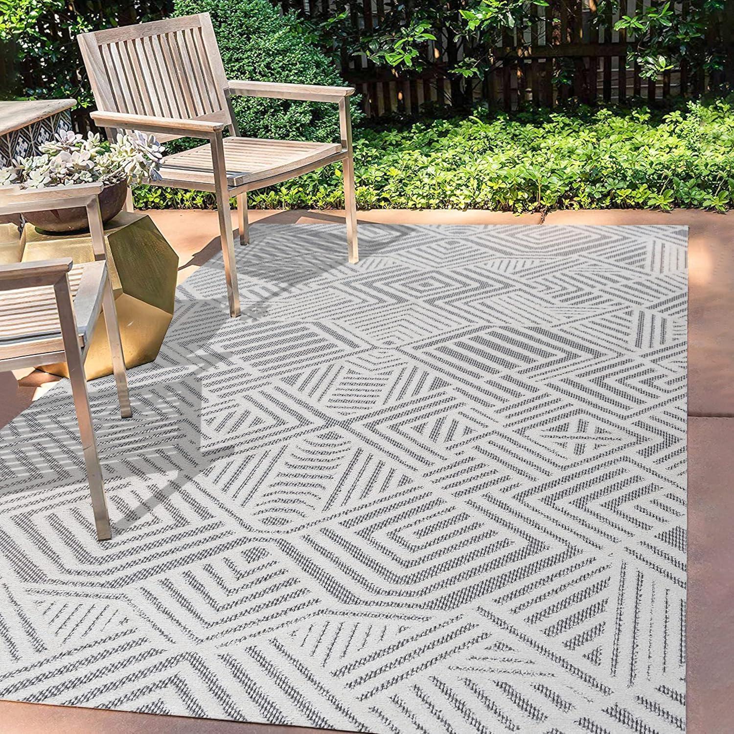 4'x6' Jordan High-Low Pile Art Deco Geometric Indoor/Outdoor Area Rug, White/Black - JONATHAN Y