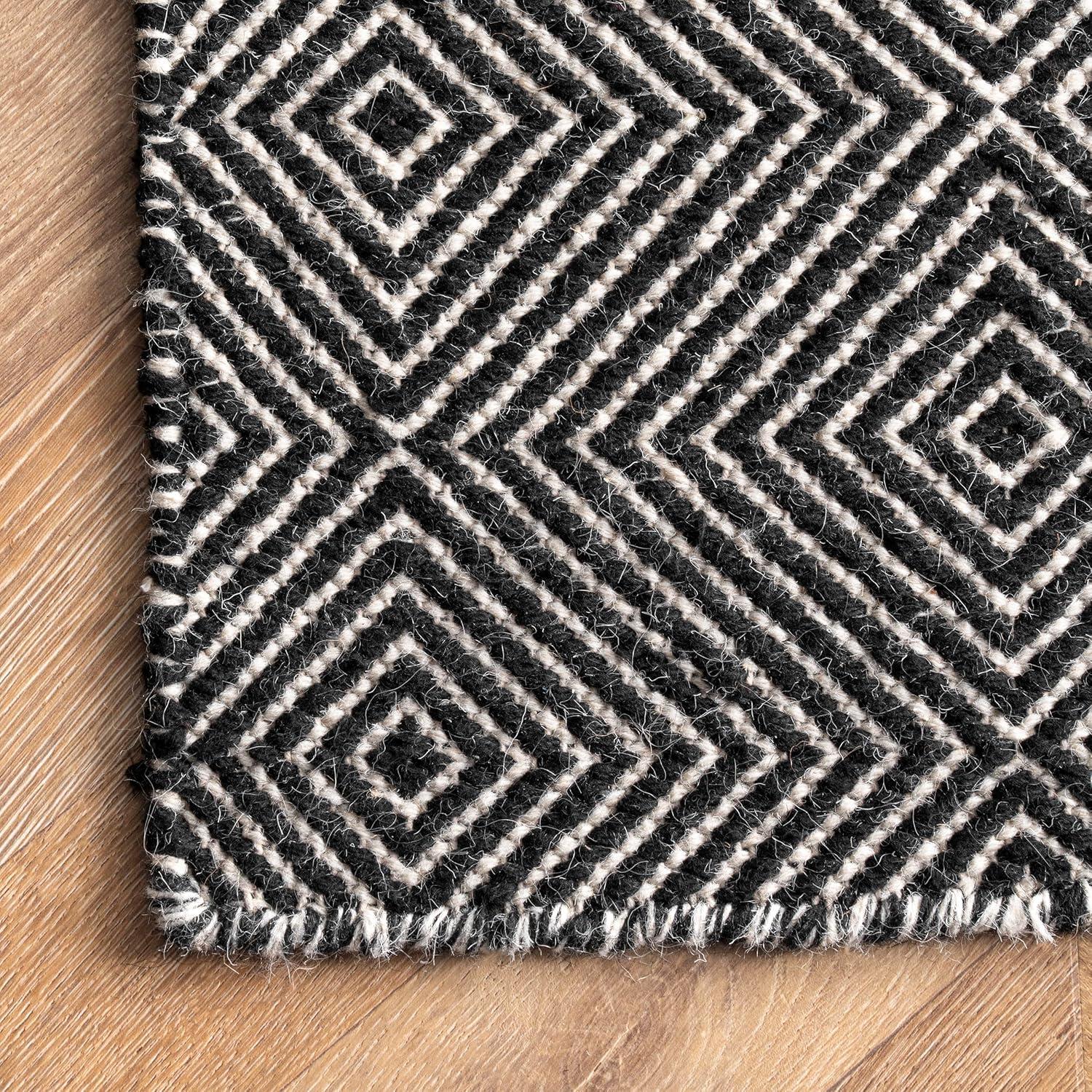 Handmade Tufted Geometric Black Wool 4' x 6' Area Rug