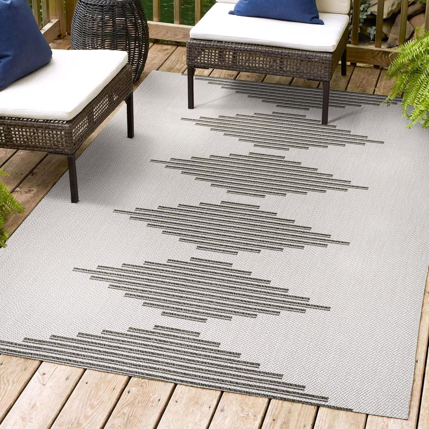 Mid-Century Diamond Stripe 8' x 10' Light Gray/Black Indoor/Outdoor Rug