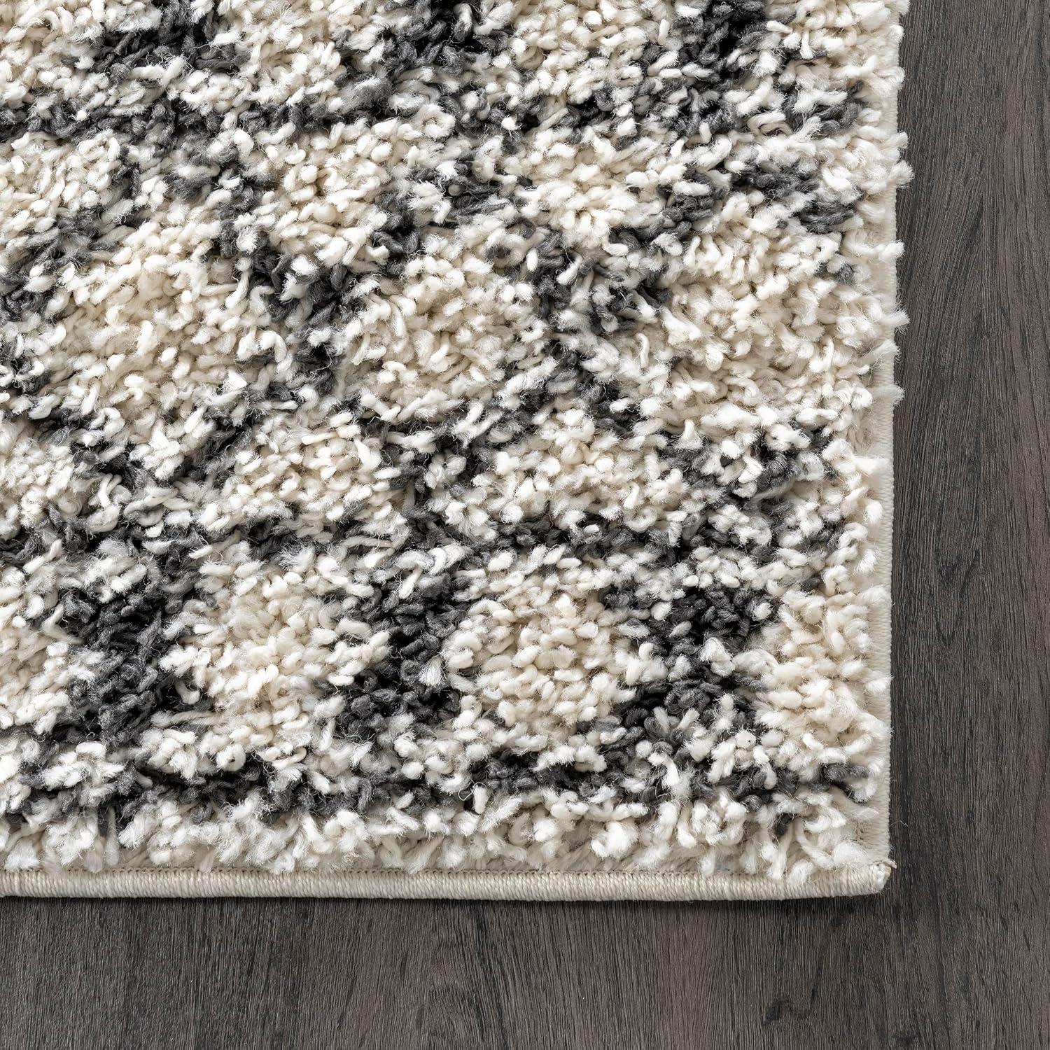 Nuloom Lacey Trellis 2x3 Accent Shag Indoor Area Rug for Living Room Bedroom Dining Room Nursery Entryway, Off White/Charcoal