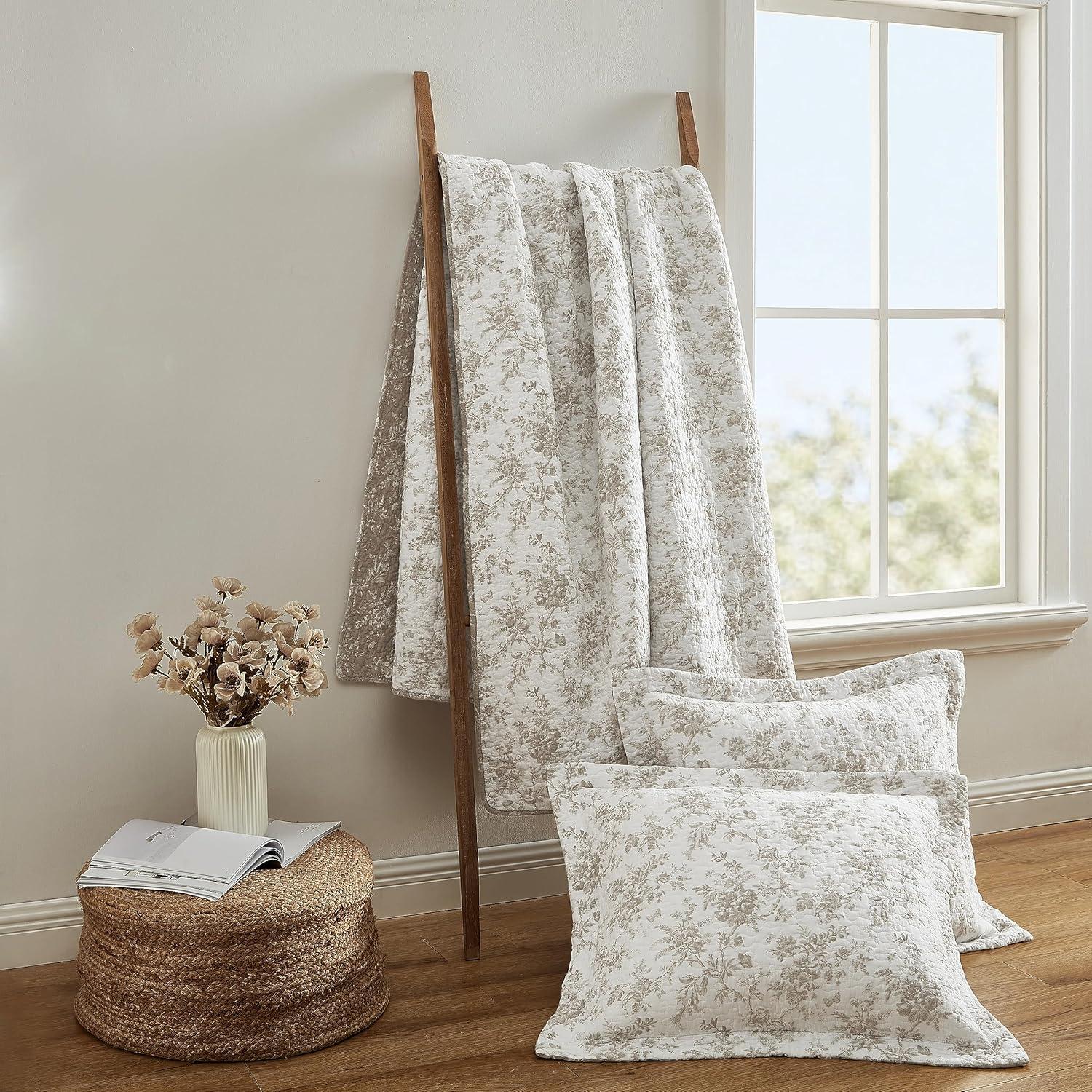 Twin White Cotton Reversible Quilt Set with Sham