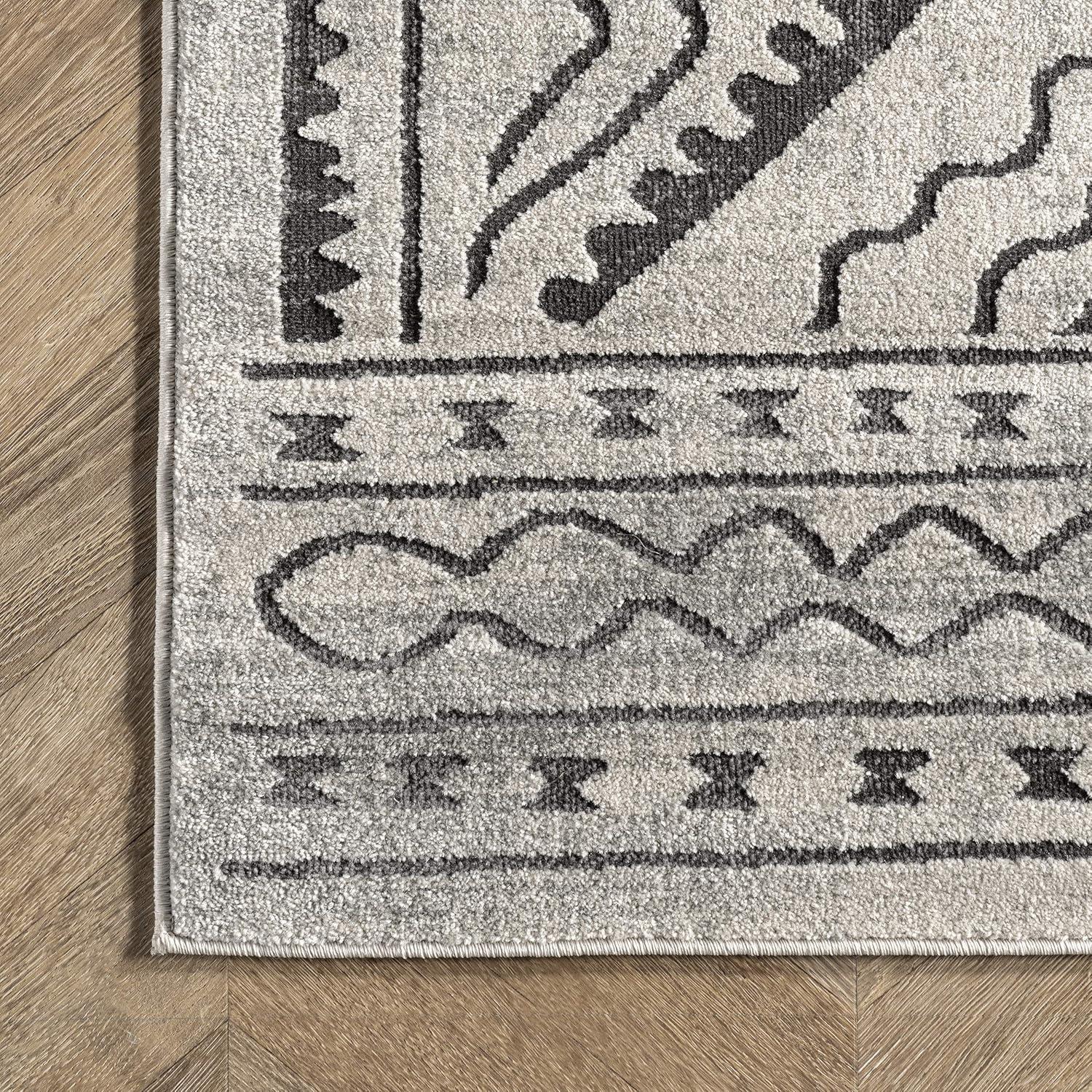 Nuloom Spencer Aztec Trellis Indoor Area Rug