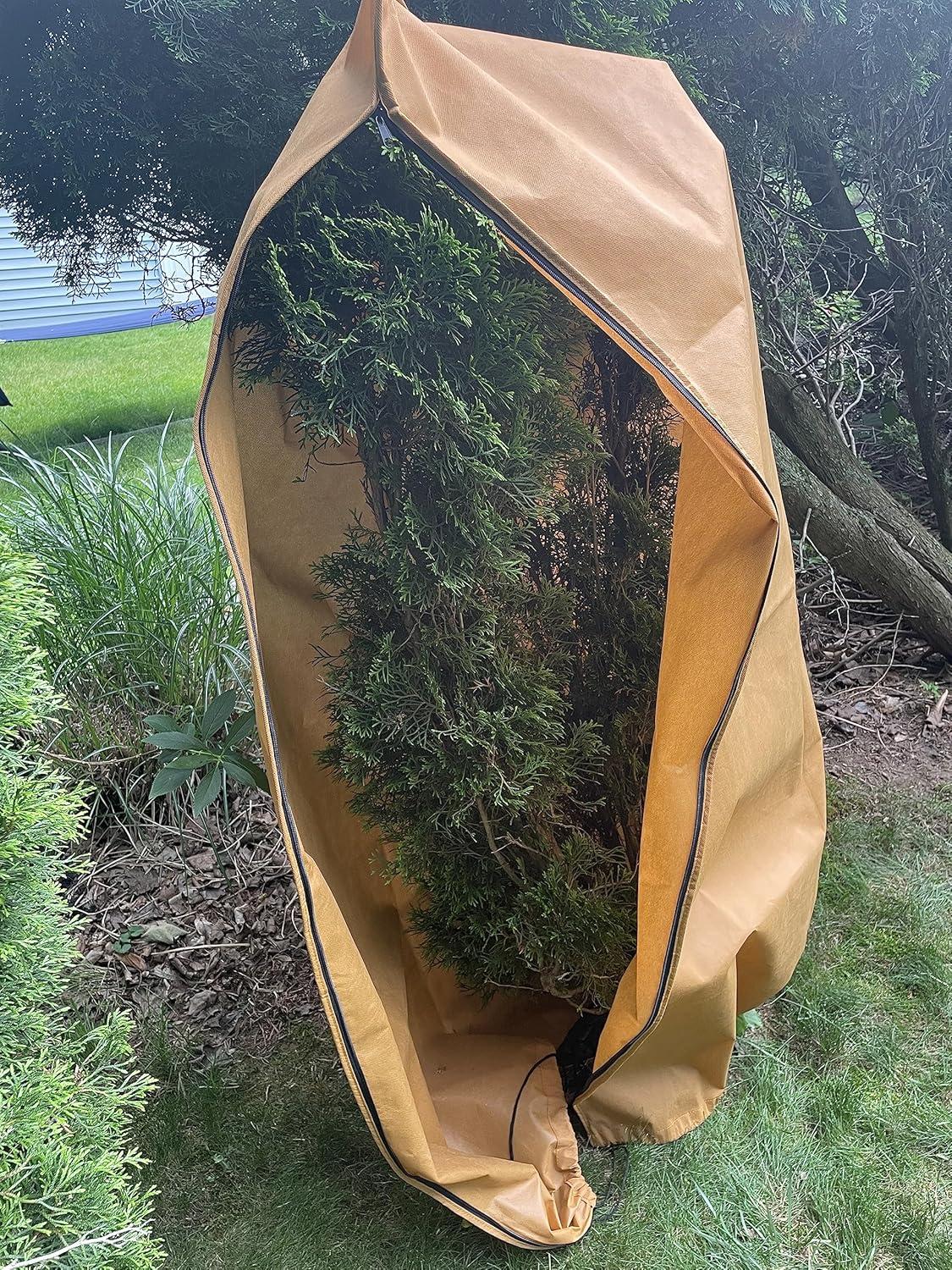 Brown Polypropylene Frost Protection Plant Covers with Drawstring and Zipper, 48" x 72"