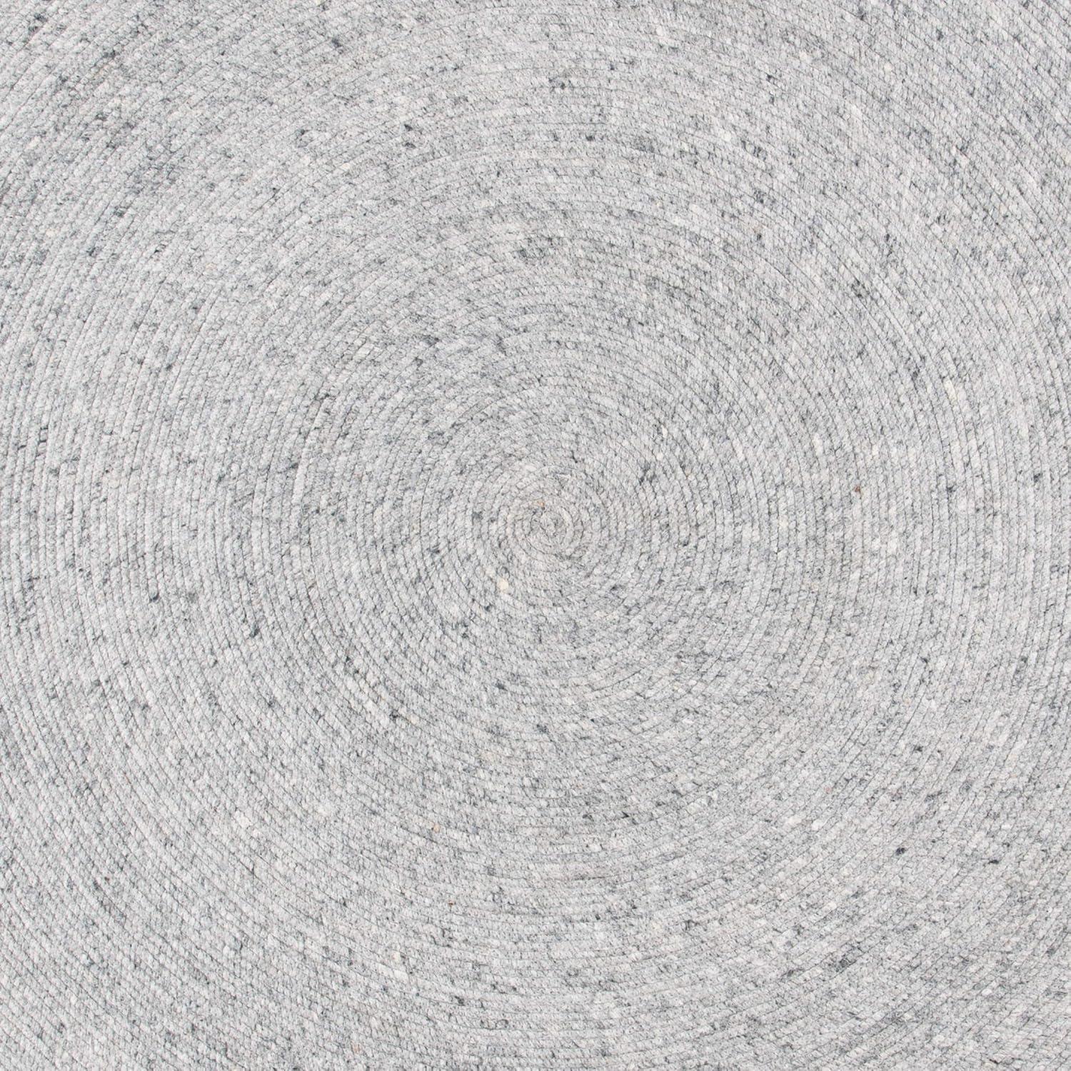 Braided BRD901 Hand Woven Indoor Area Rug - Grey - 4' Round - Safavieh