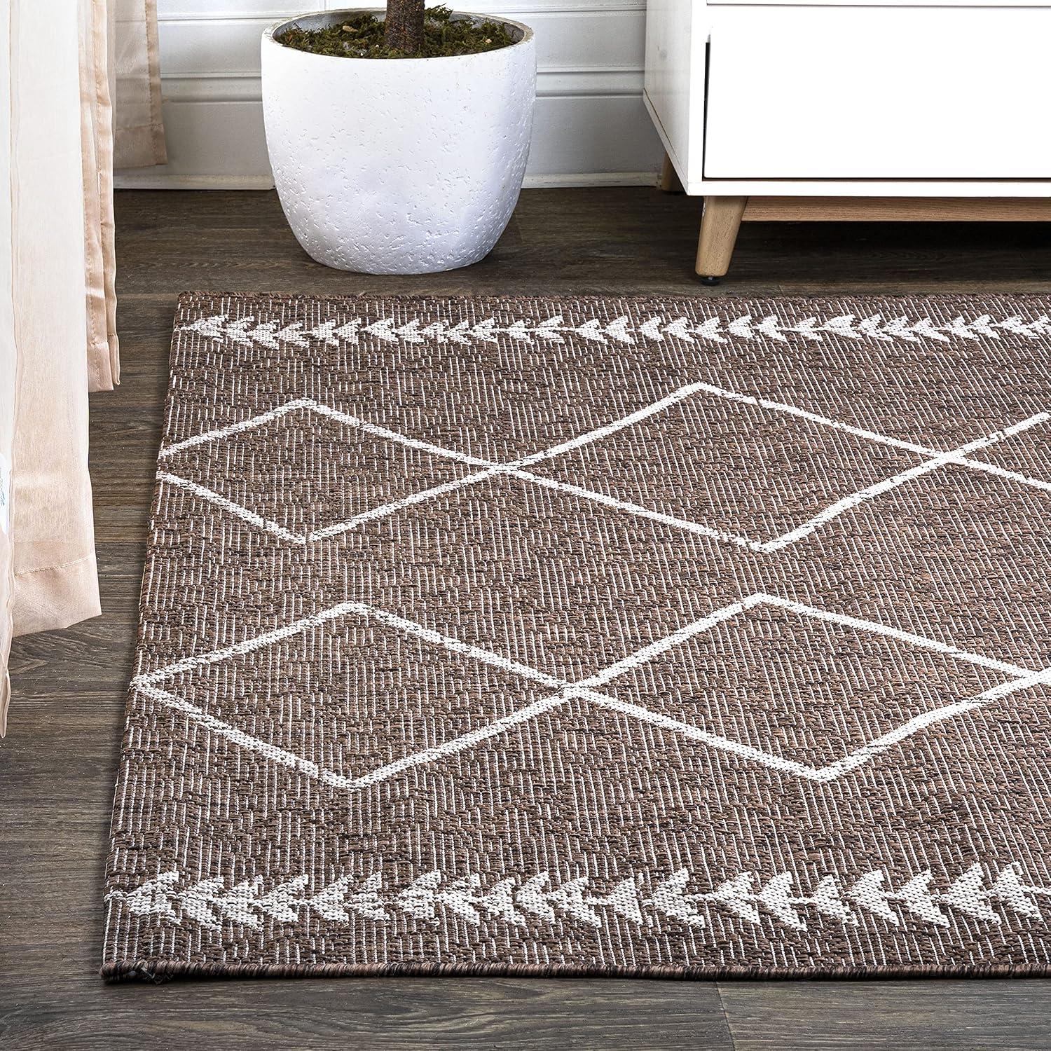 Derya Diamond Trellis Indoor/Outdoor Area Rug - JONATHAN Y