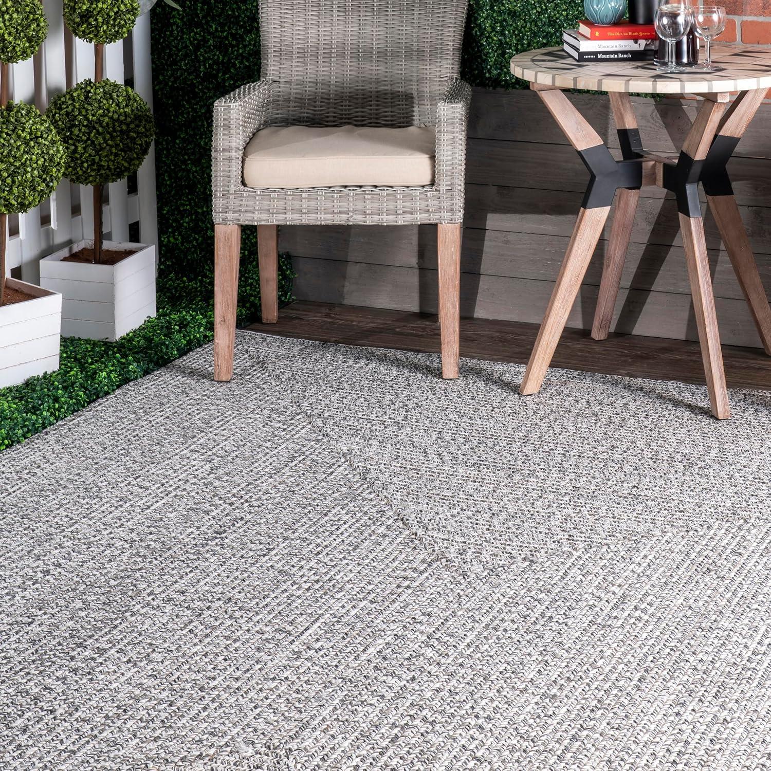 nuLOOM Wynn Braided Indoor/Outdoor Area Rug, 6' Round, Salt and Pepper