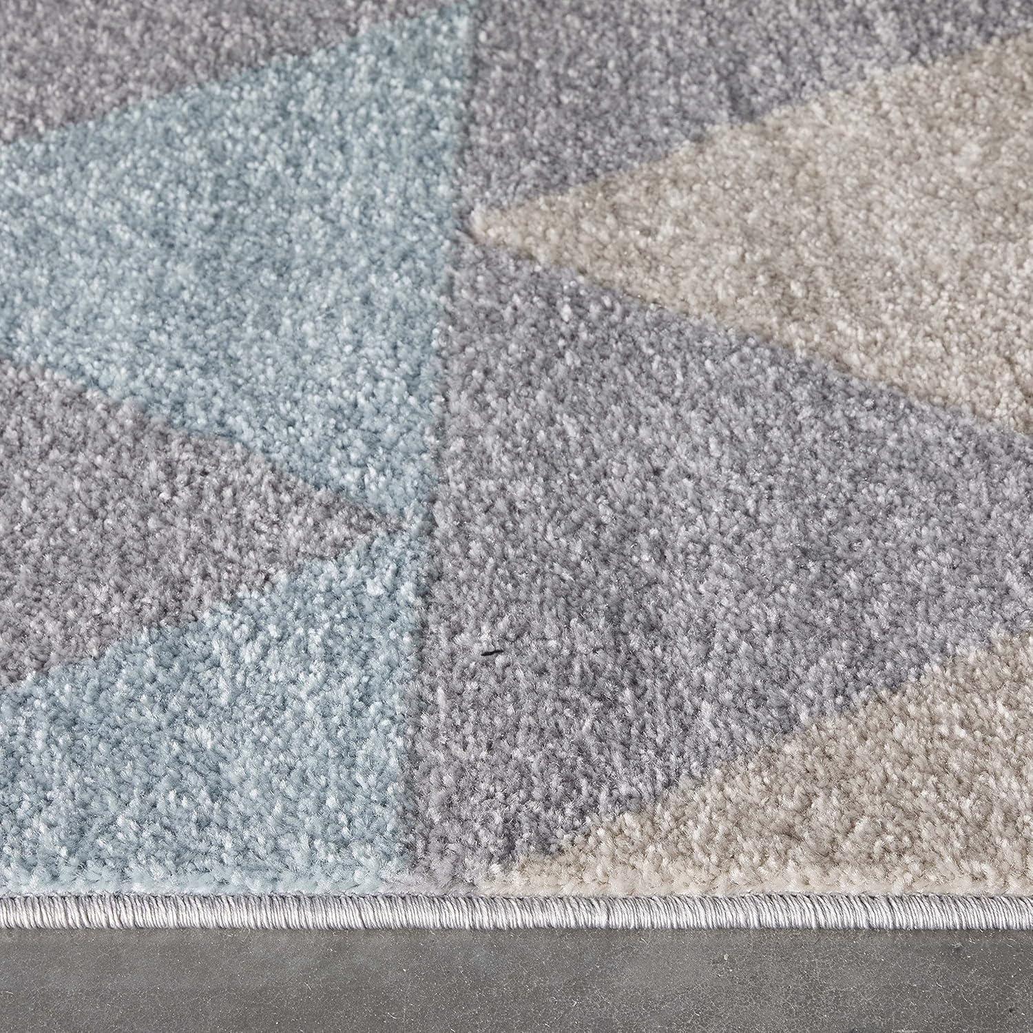 Nova Gray Geometric 5' x 7' Synthetic Area Rug