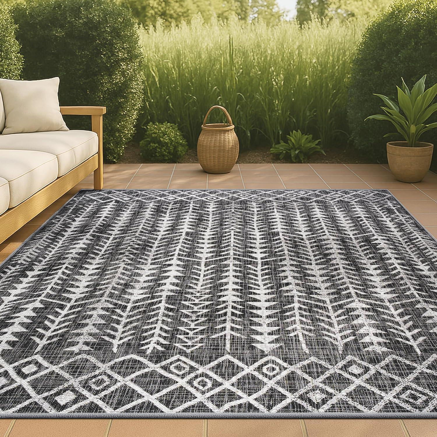 4'x6' Tokay Bohemian Geometric Indoor/Outdoor Area Rug, Black/Ivory - JONATHAN Y