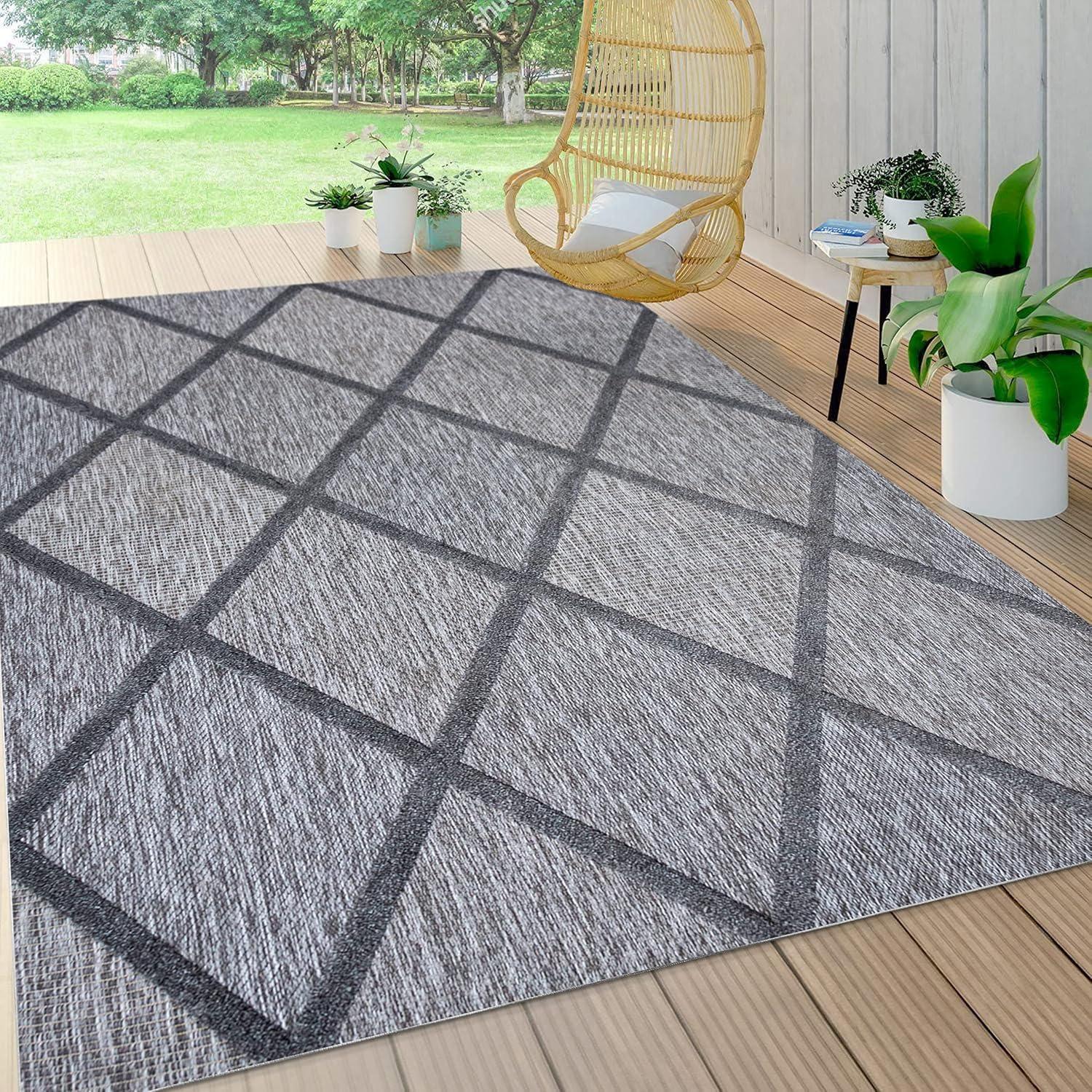 Salines Diamond Trellis Indoor/Outdoor Area Rug - JONATHAN Y