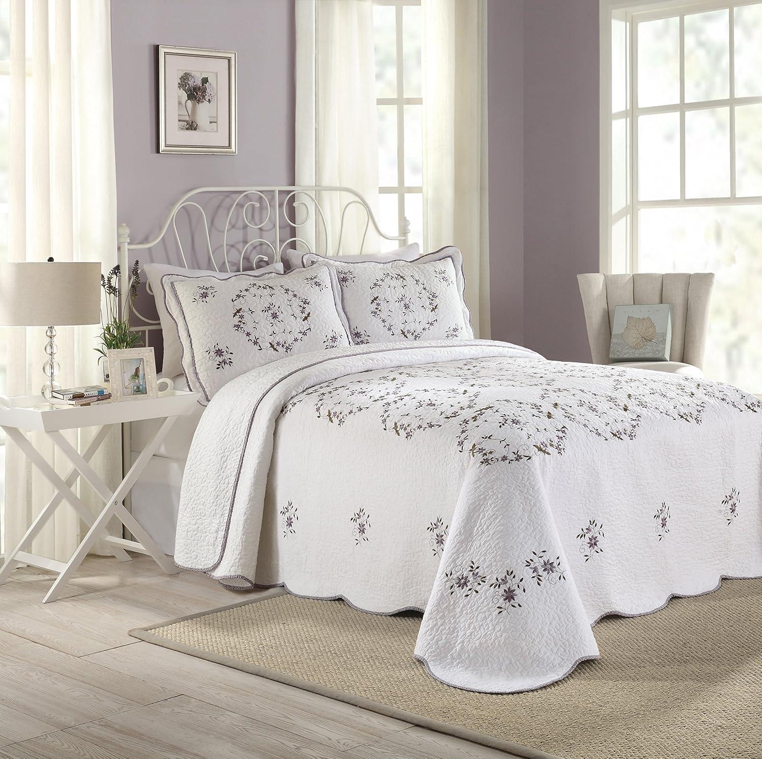 White Cotton Reversible Queen Bedspread Set with Scallop Embellishment