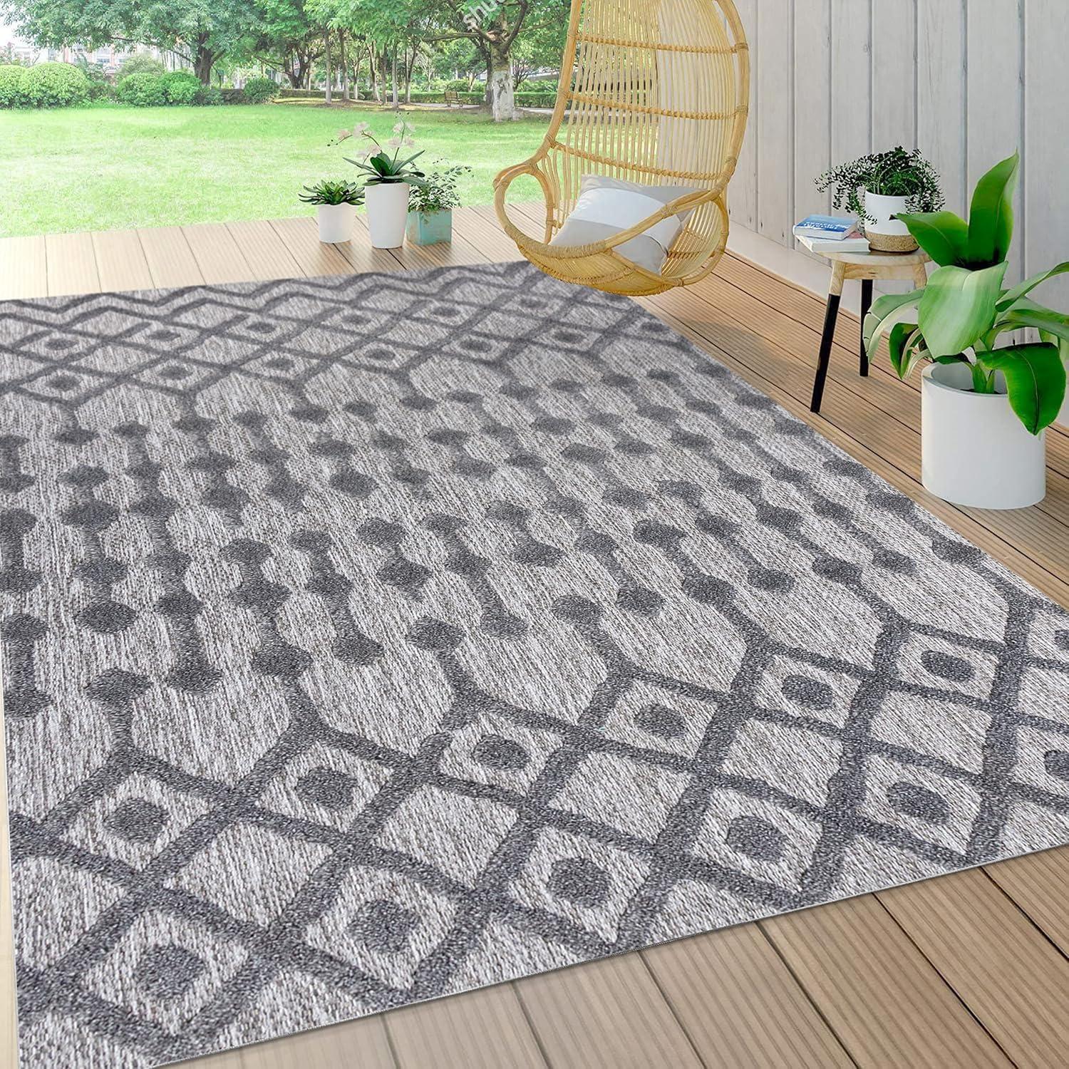 Peralta Moroccan Diamond Indoor/Outdoor Area Rug - JONATHAN Y