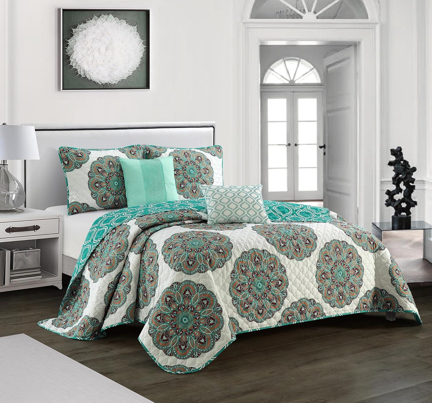 Durnik King White and Teal Reversible Quilt Set