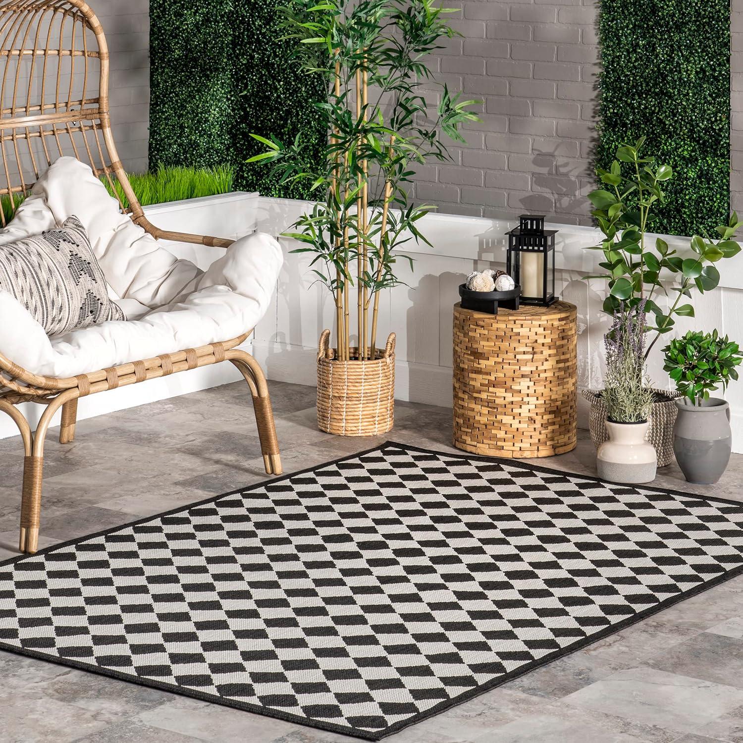 Myka Checkered Indoor/Outdoor Area Rug