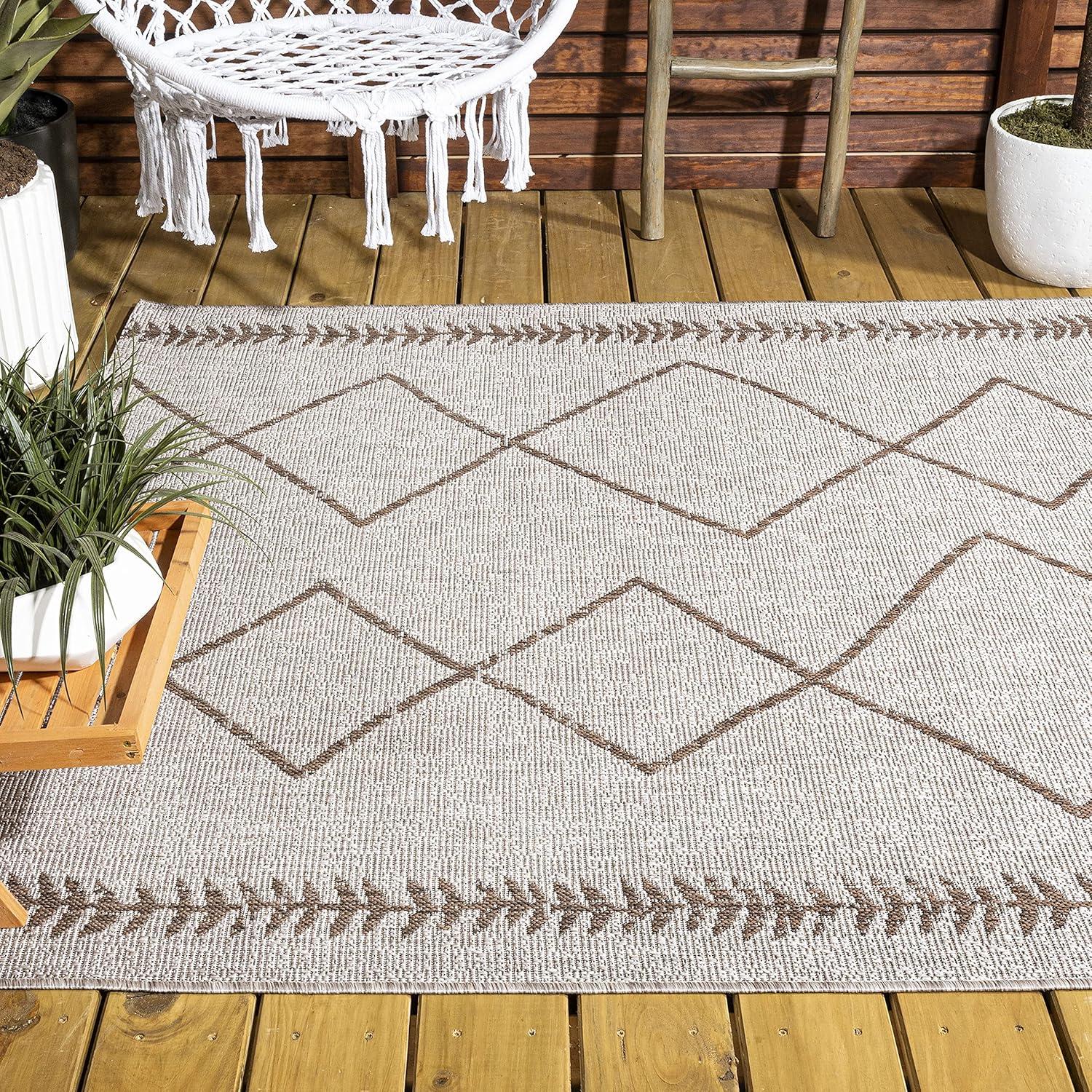 Derya Diamond Trellis Indoor/Outdoor Area Rug - JONATHAN Y